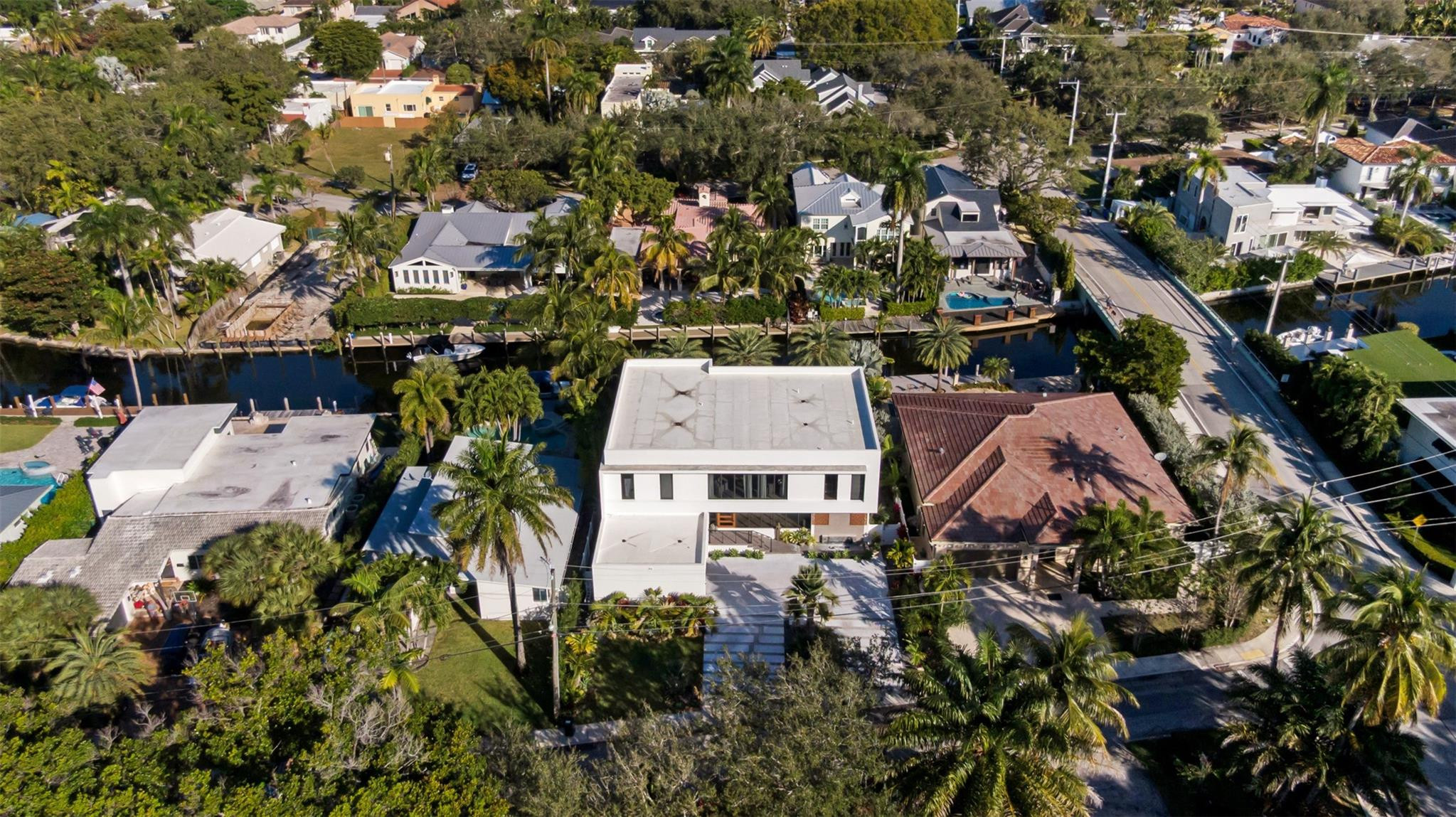 823 Ponce De Leon Fort Lauderdale, FL 33316