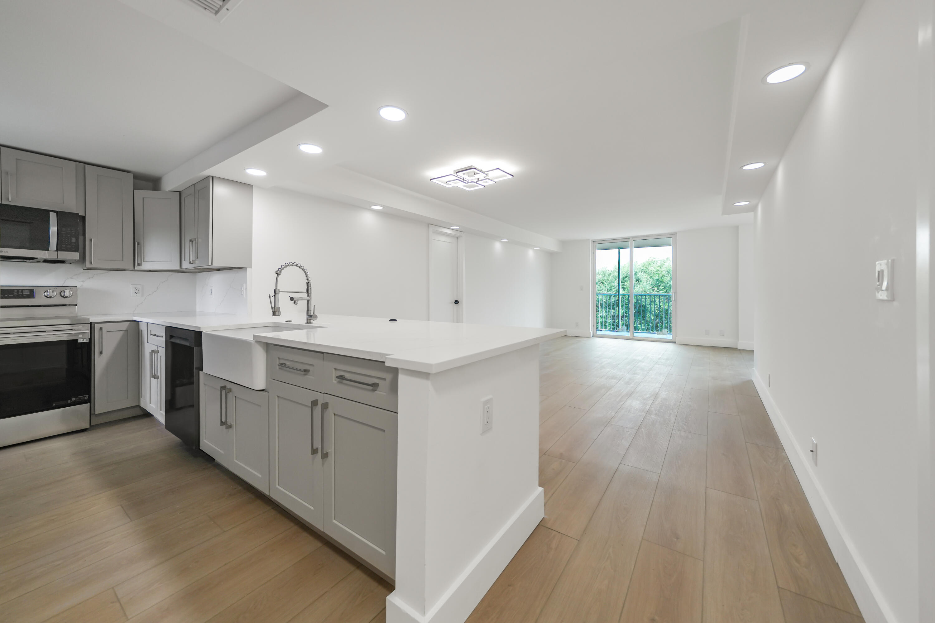 5301 NW 2nd #407