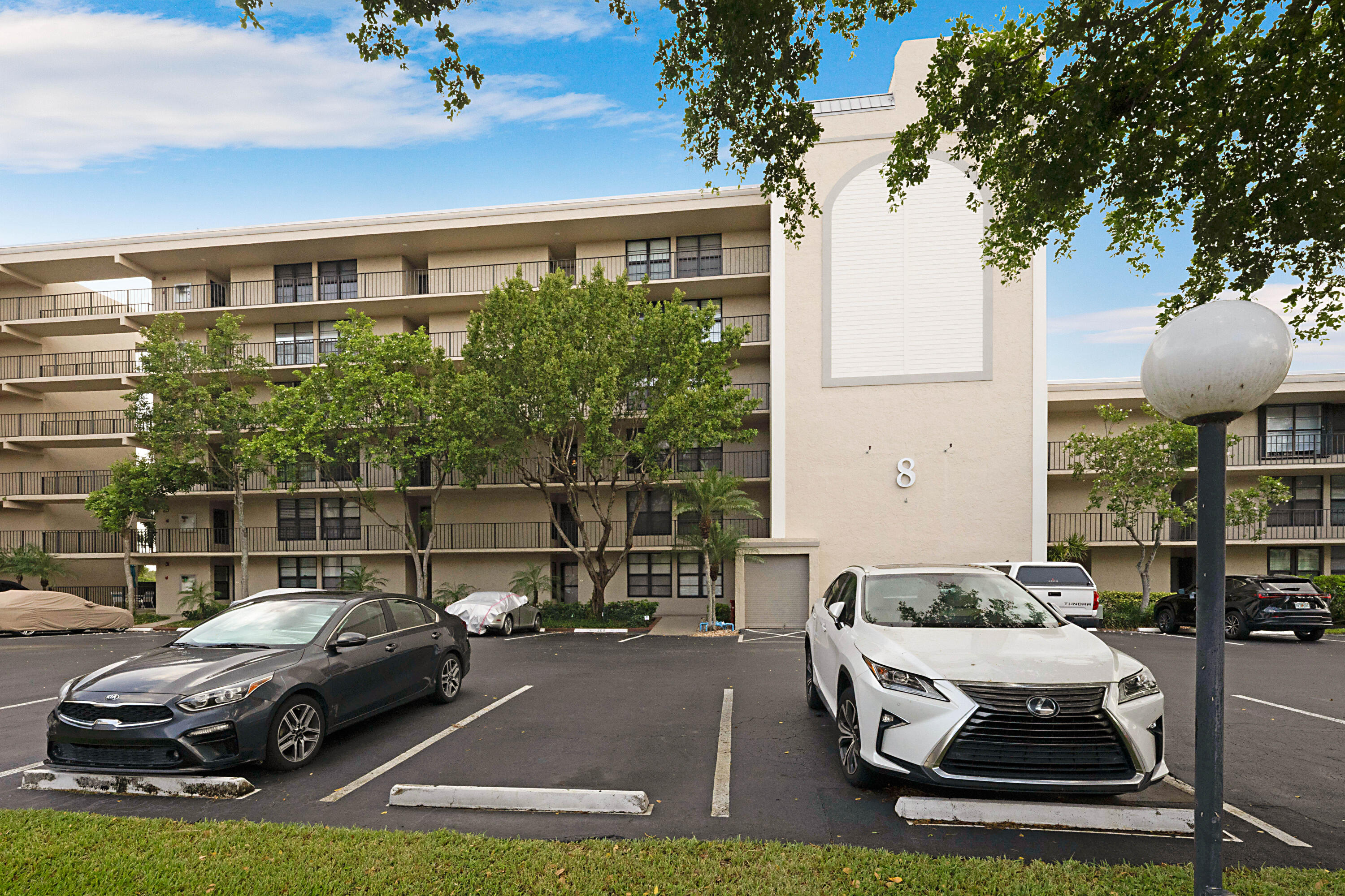 8 Royal Palm #3010