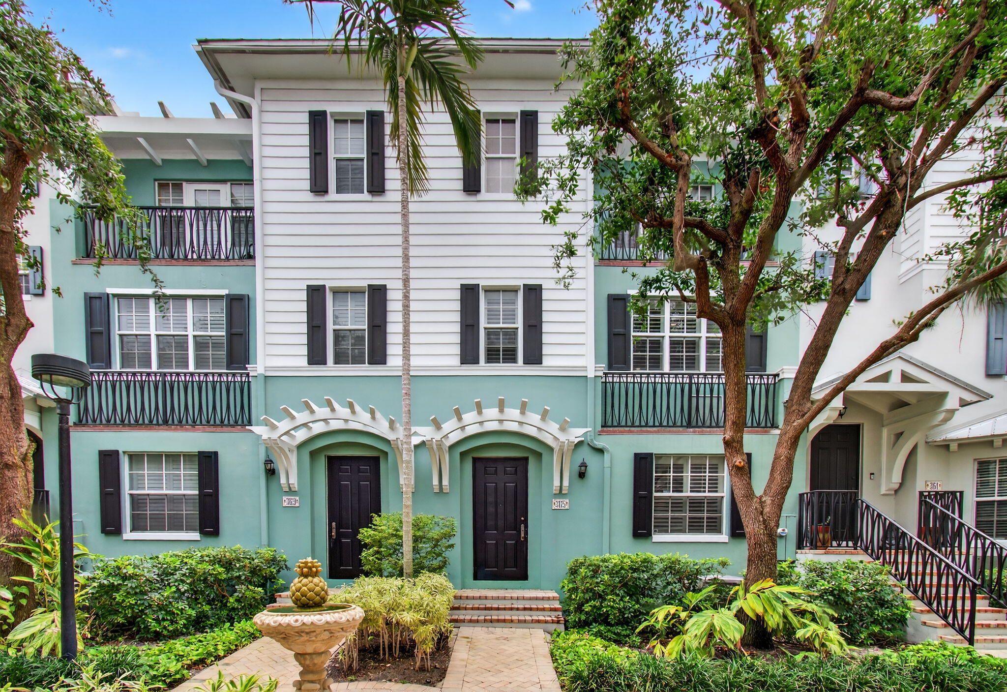 365 W Mallory Cir
