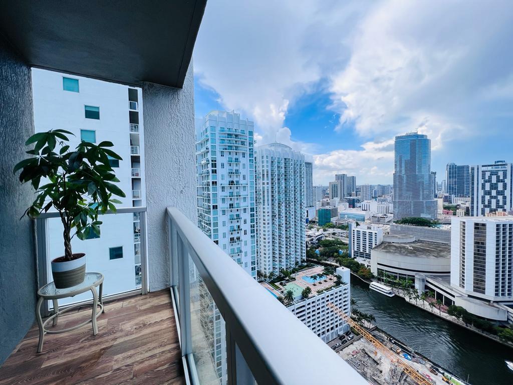 image 500 Brickell East10