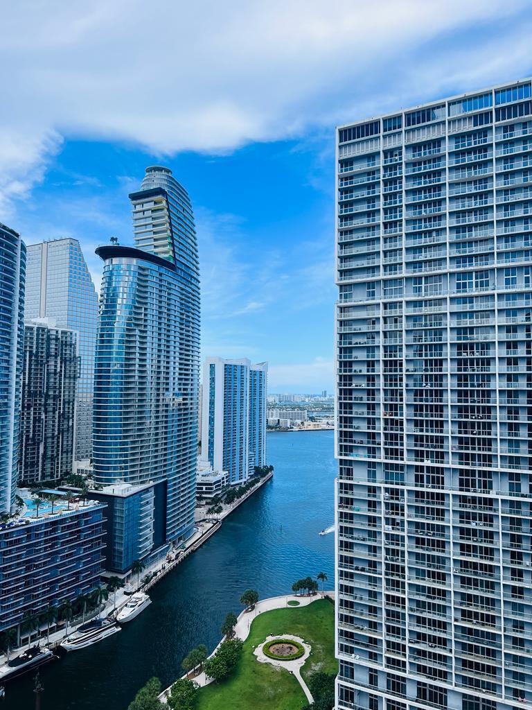 image 500 Brickell East25