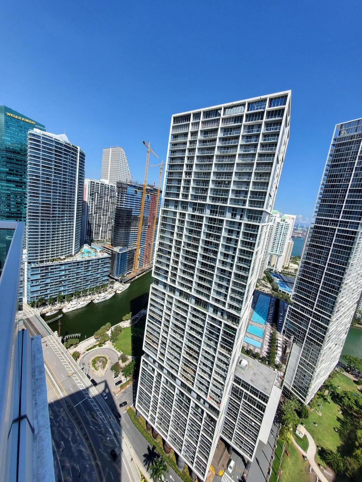 image 500 Brickell East32