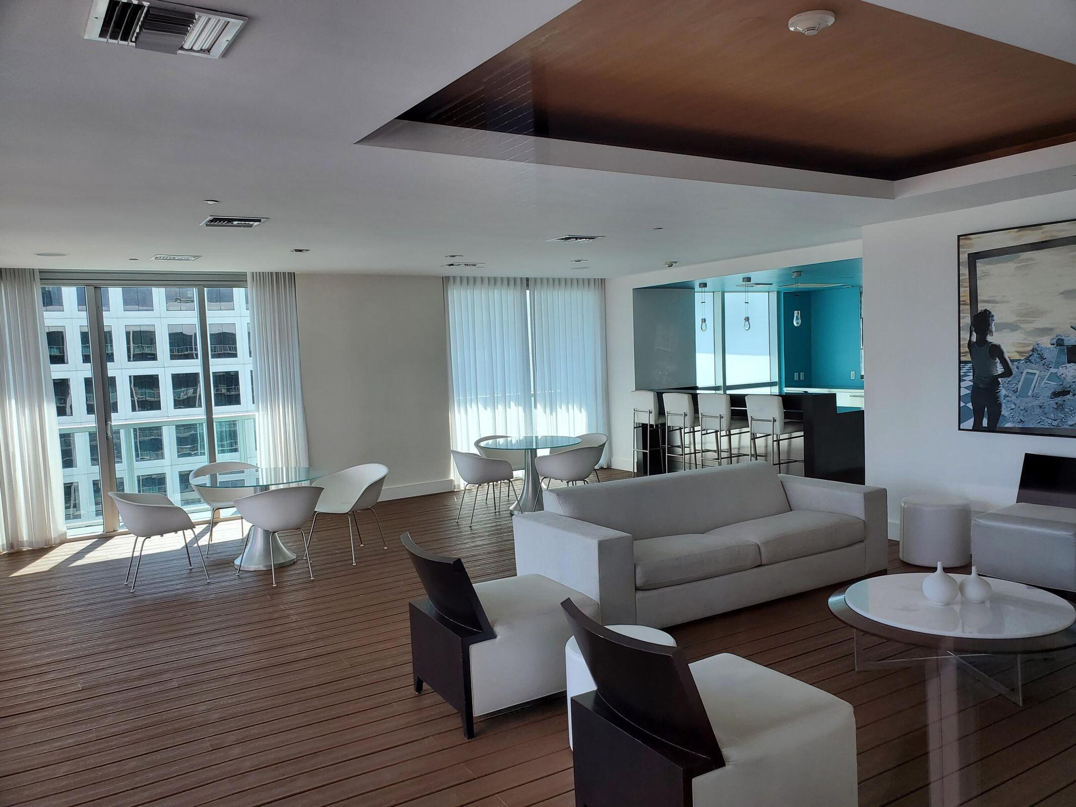 image 500 Brickell East52