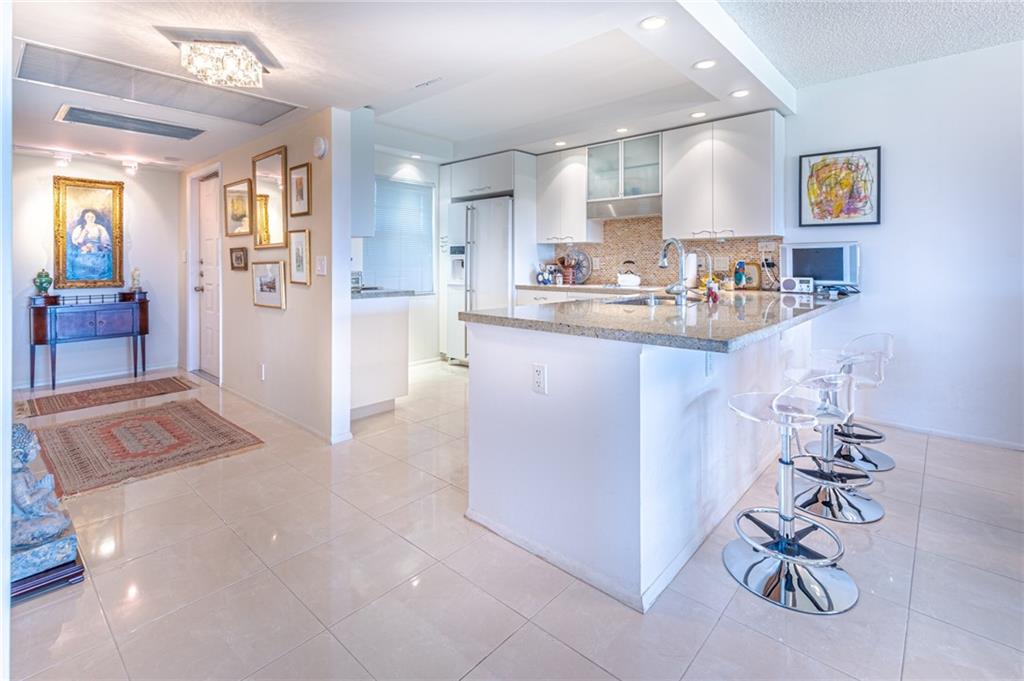 3980 Oaks Clubhouse Dr #401