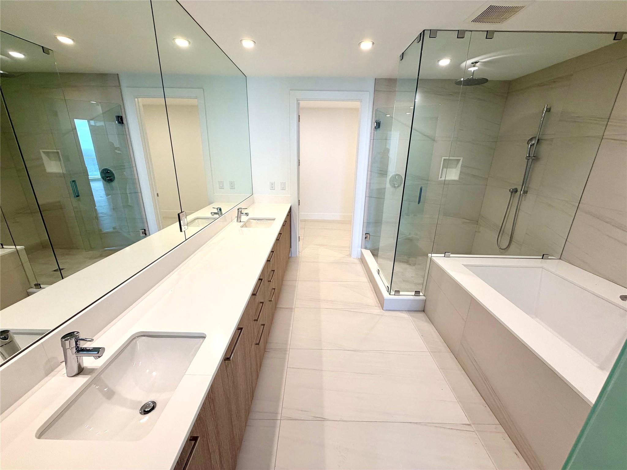 image Selene Oceanfront Residen26