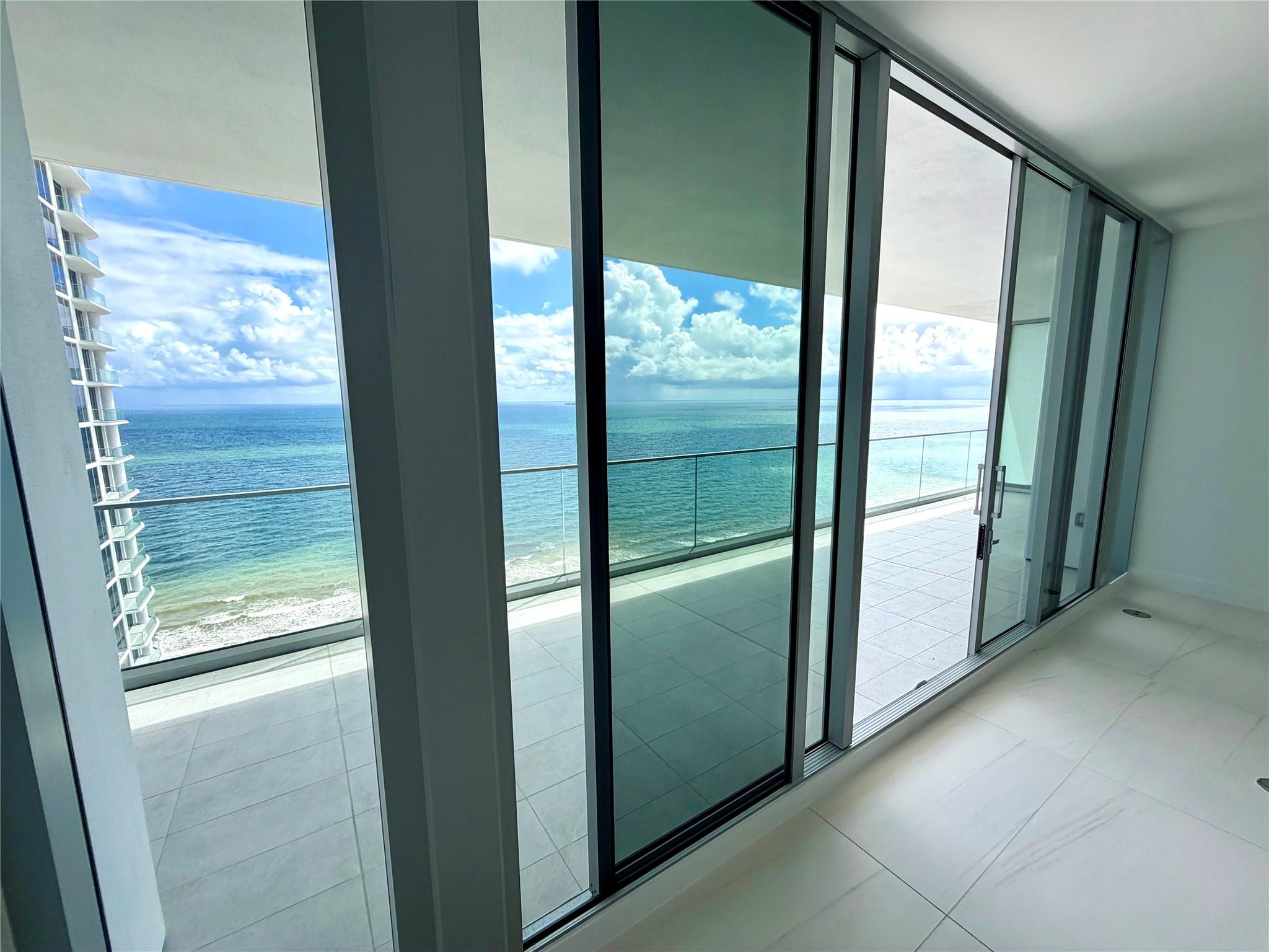 image Selene Oceanfront Residen30