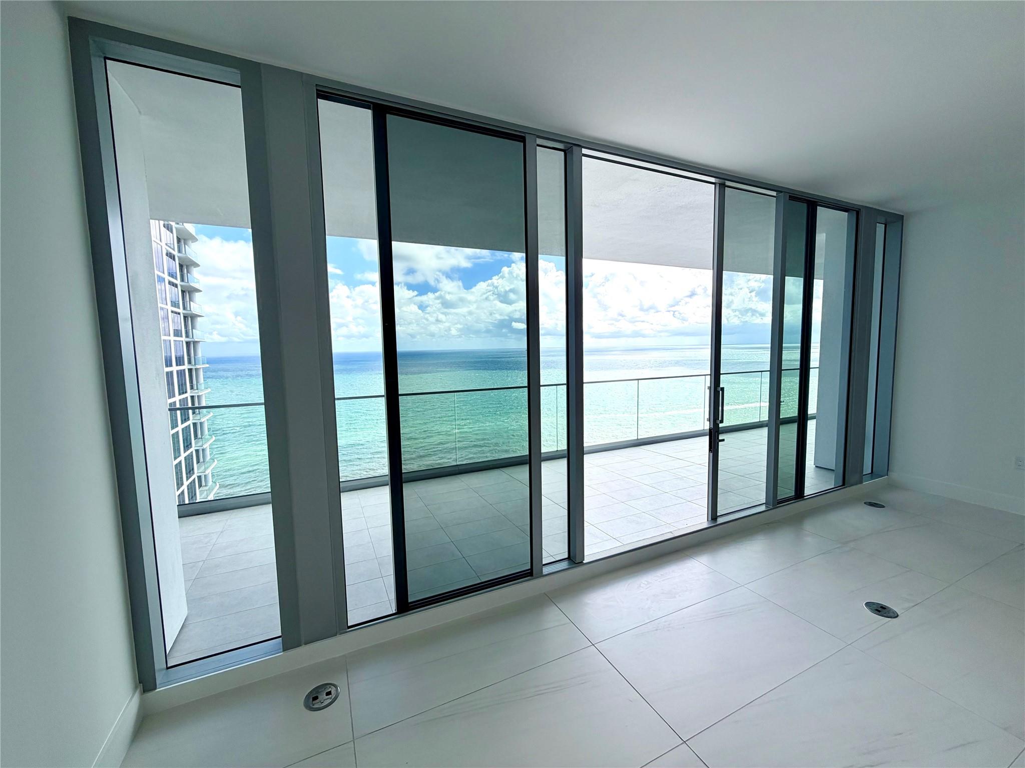 image Selene Oceanfront Residen33