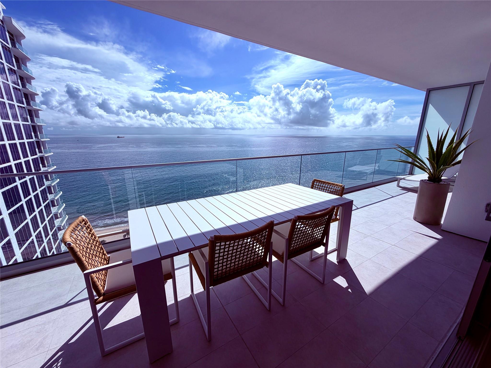 image Selene Oceanfront Residen37