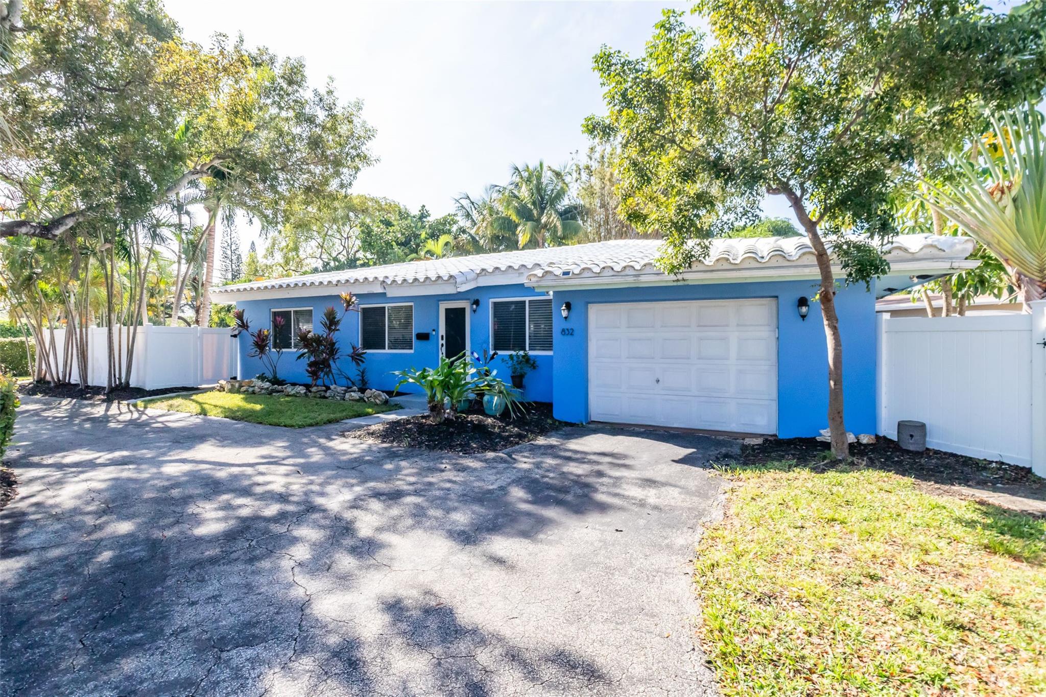 832 NE 16th Pl,Fort Lauderdale, FL 33305