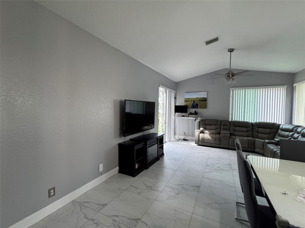 1102 SW 158th Pembroke Pines, FL 33027