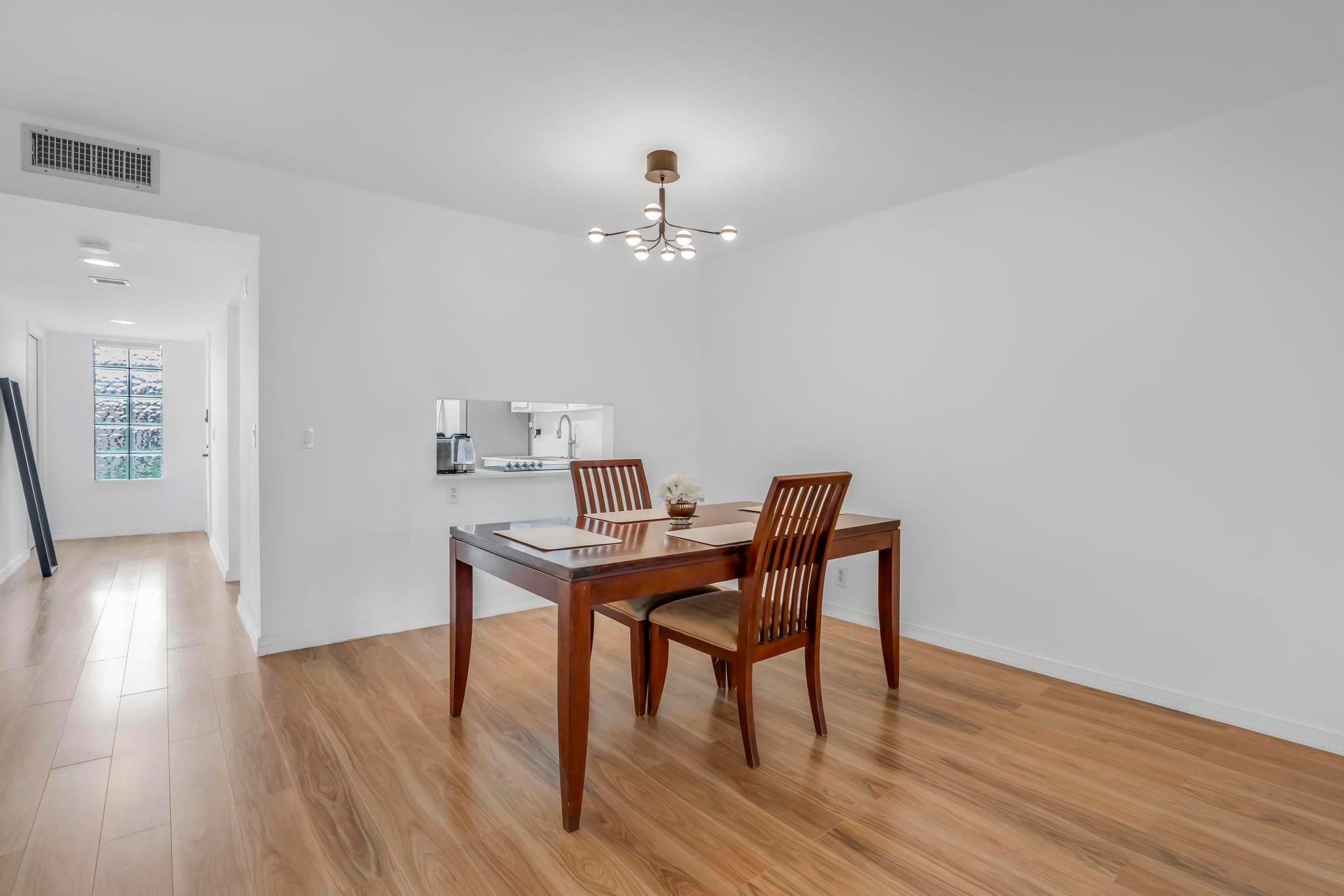 170 Lakeview Dr #203 Weston, FL 33326