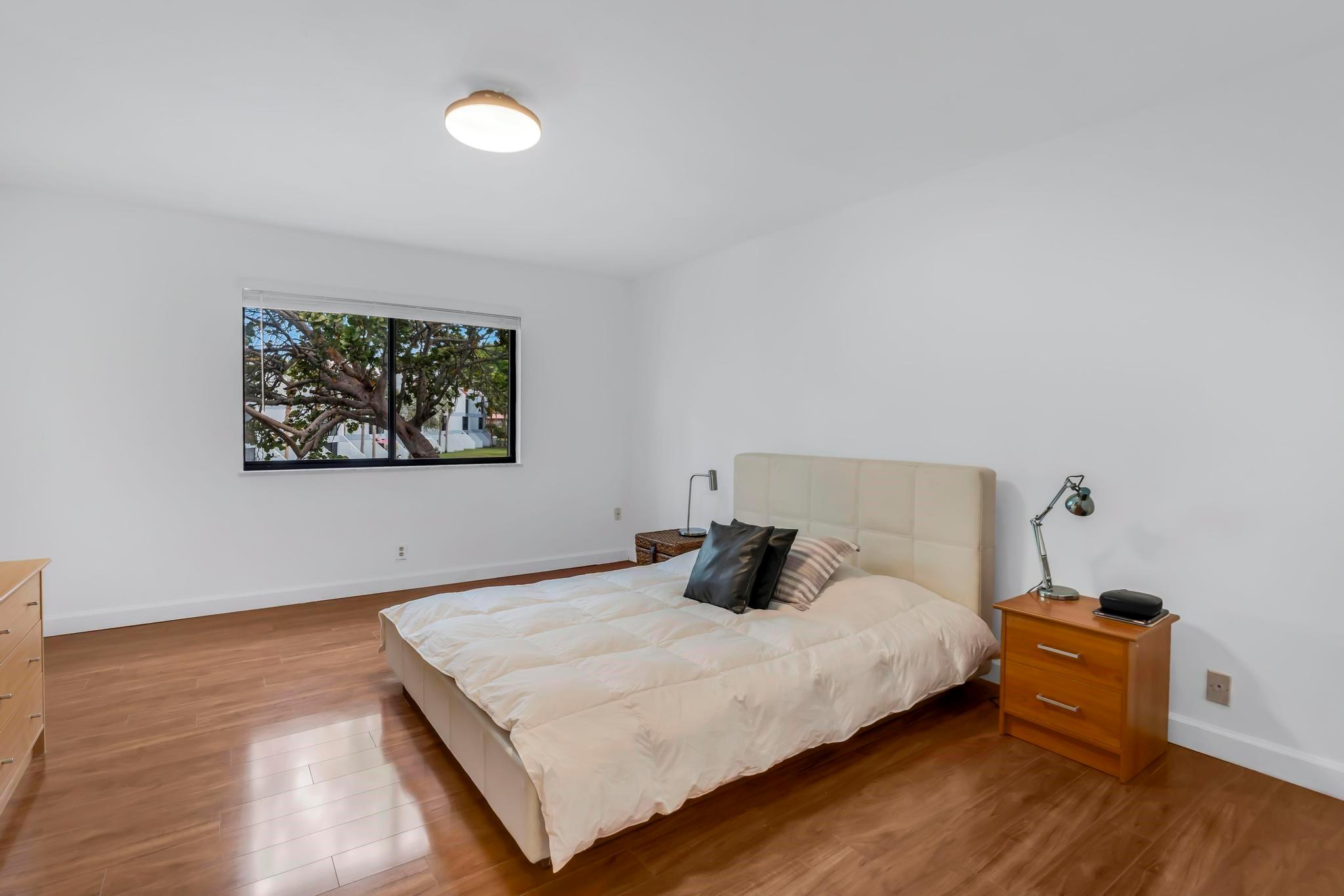 170 Lakeview Dr #203 Weston, FL 33326