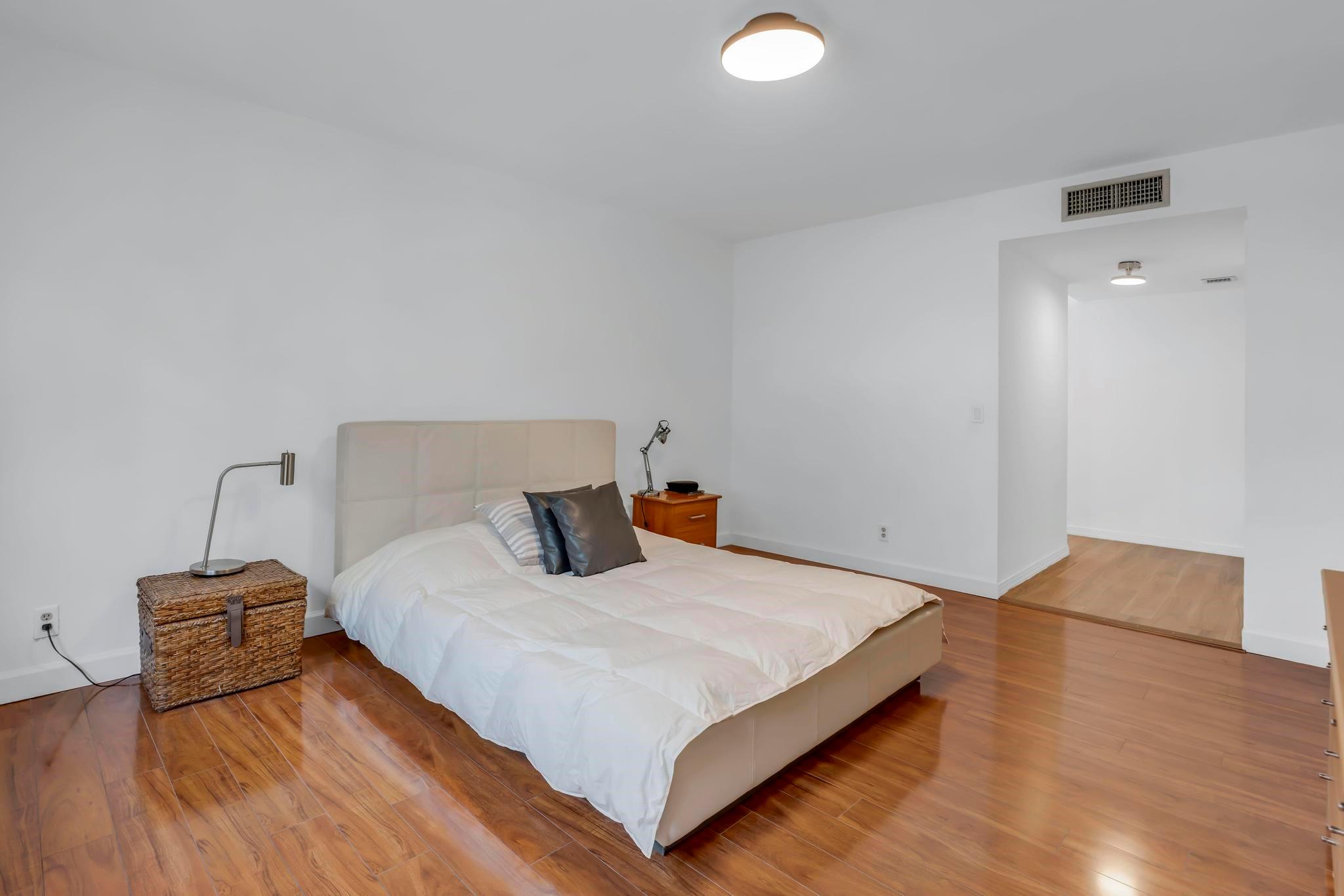 170 Lakeview Dr #203 Weston, FL 33326