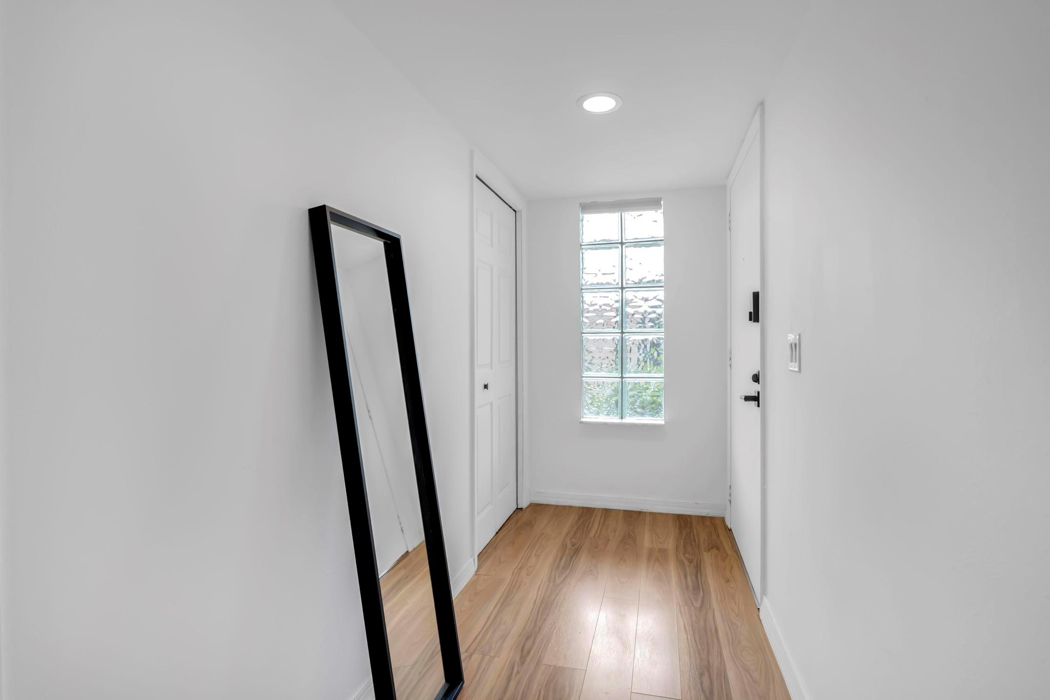 170 Lakeview Dr #203 Weston, FL 33326