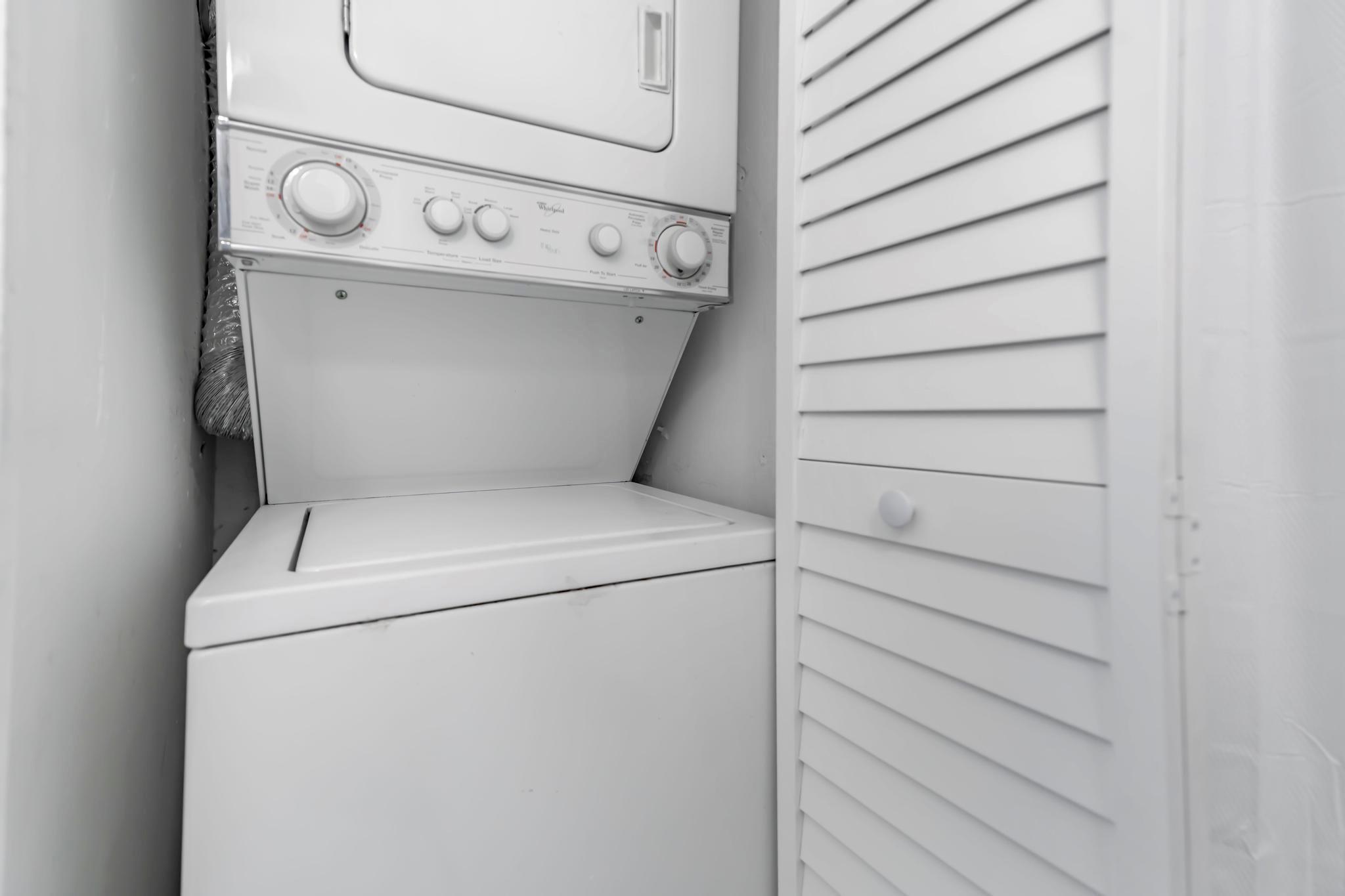 170 Lakeview Dr #203 Weston, FL 33326