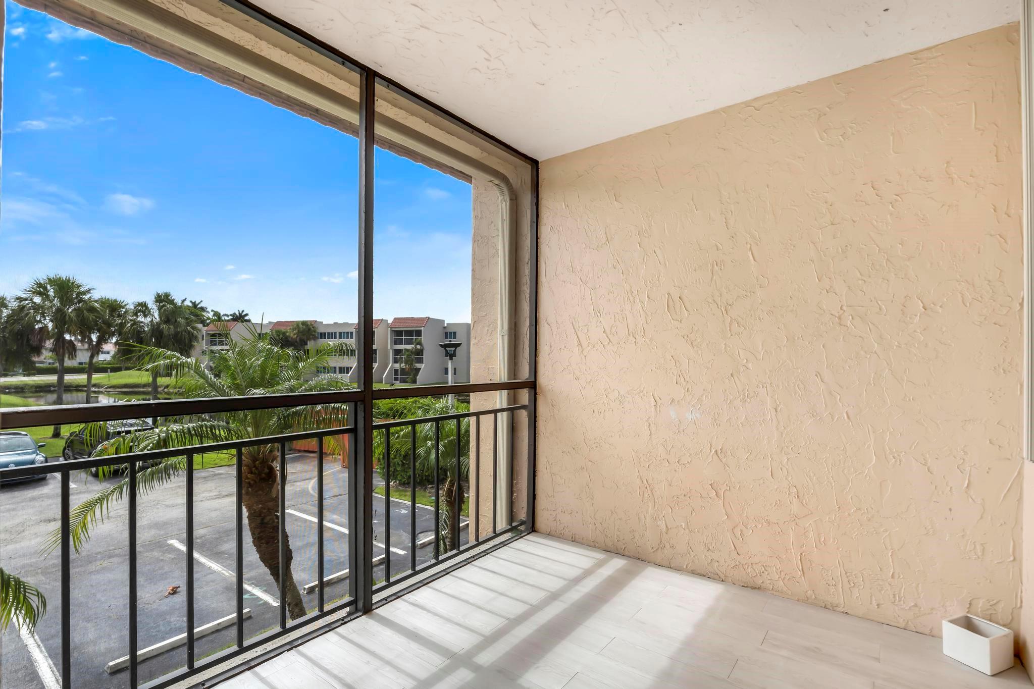 170 Lakeview Dr #203 Weston, FL 33326