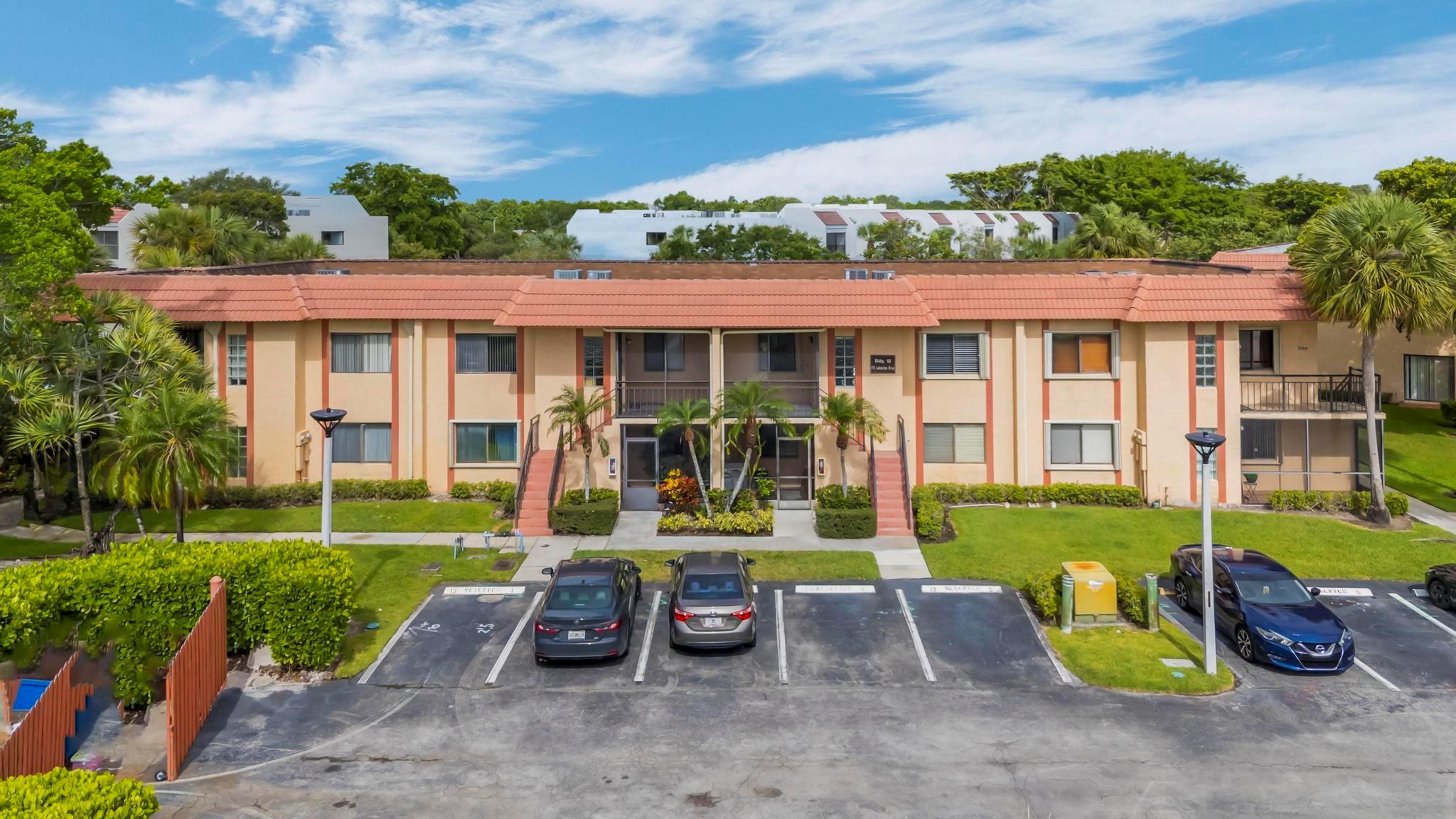 170 Lakeview Dr #203 Weston, FL 33326