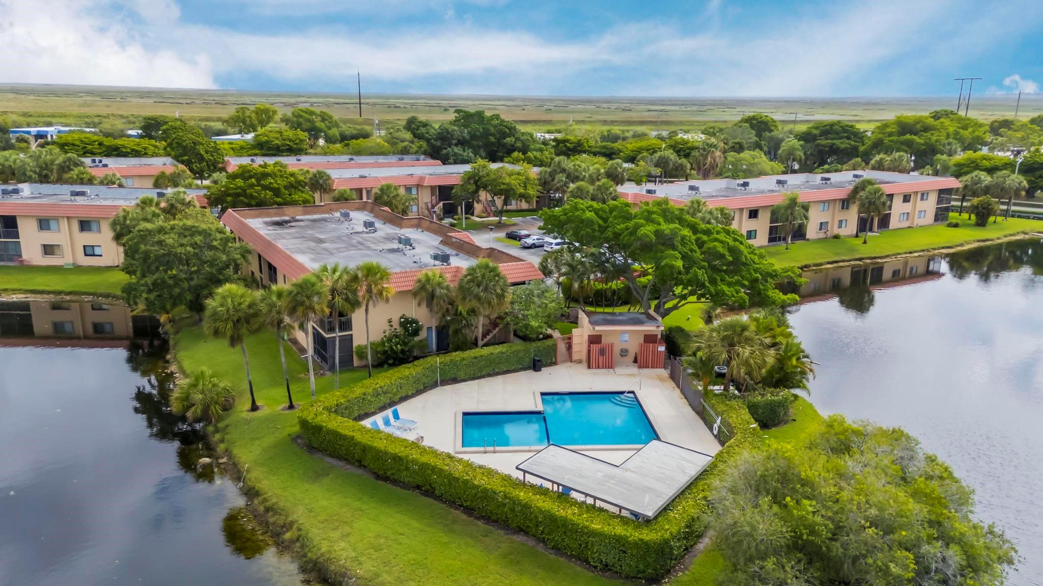 170 Lakeview Dr #203 Weston, FL 33326