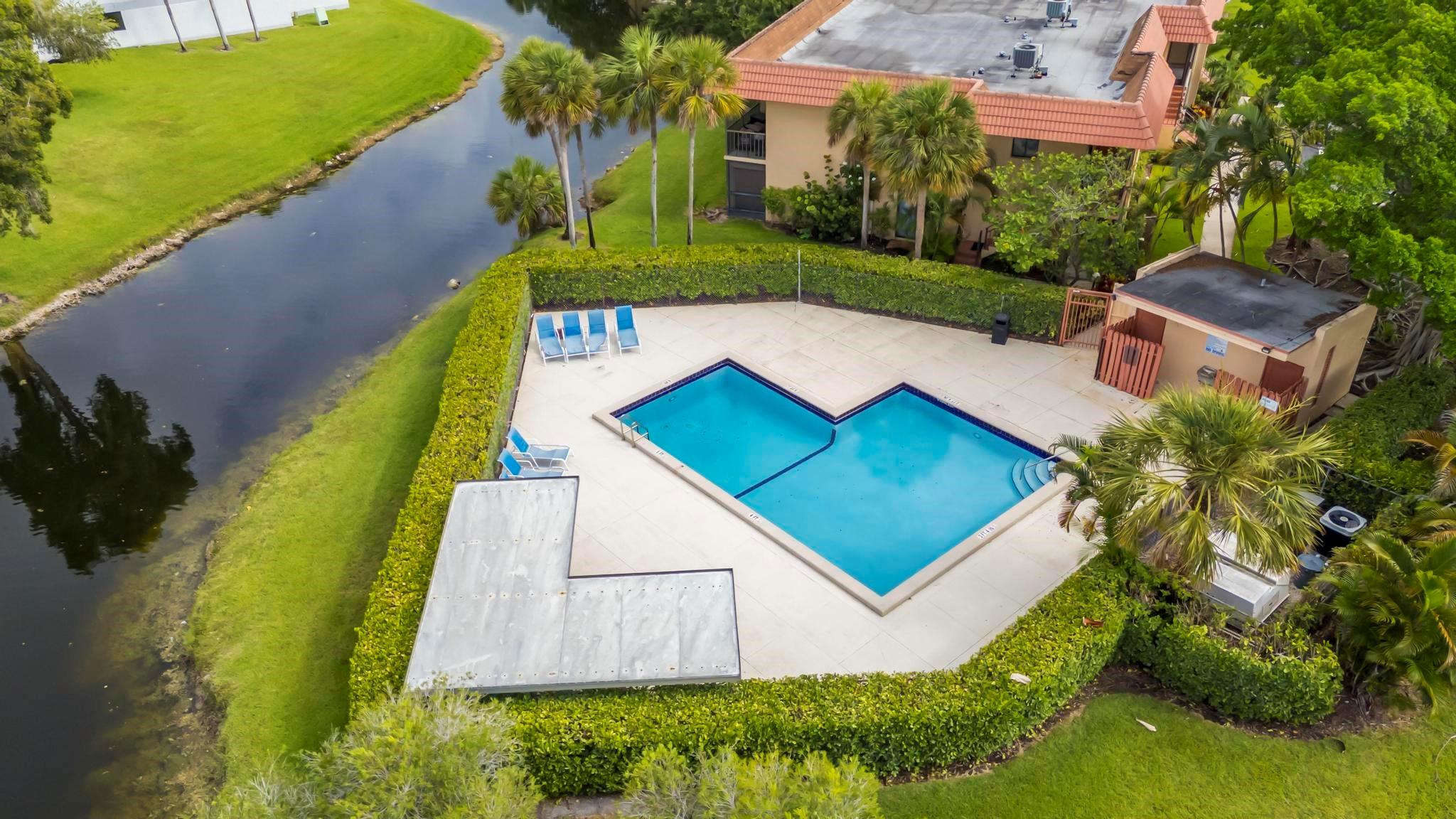 170 Lakeview Dr #203 Weston, FL 33326