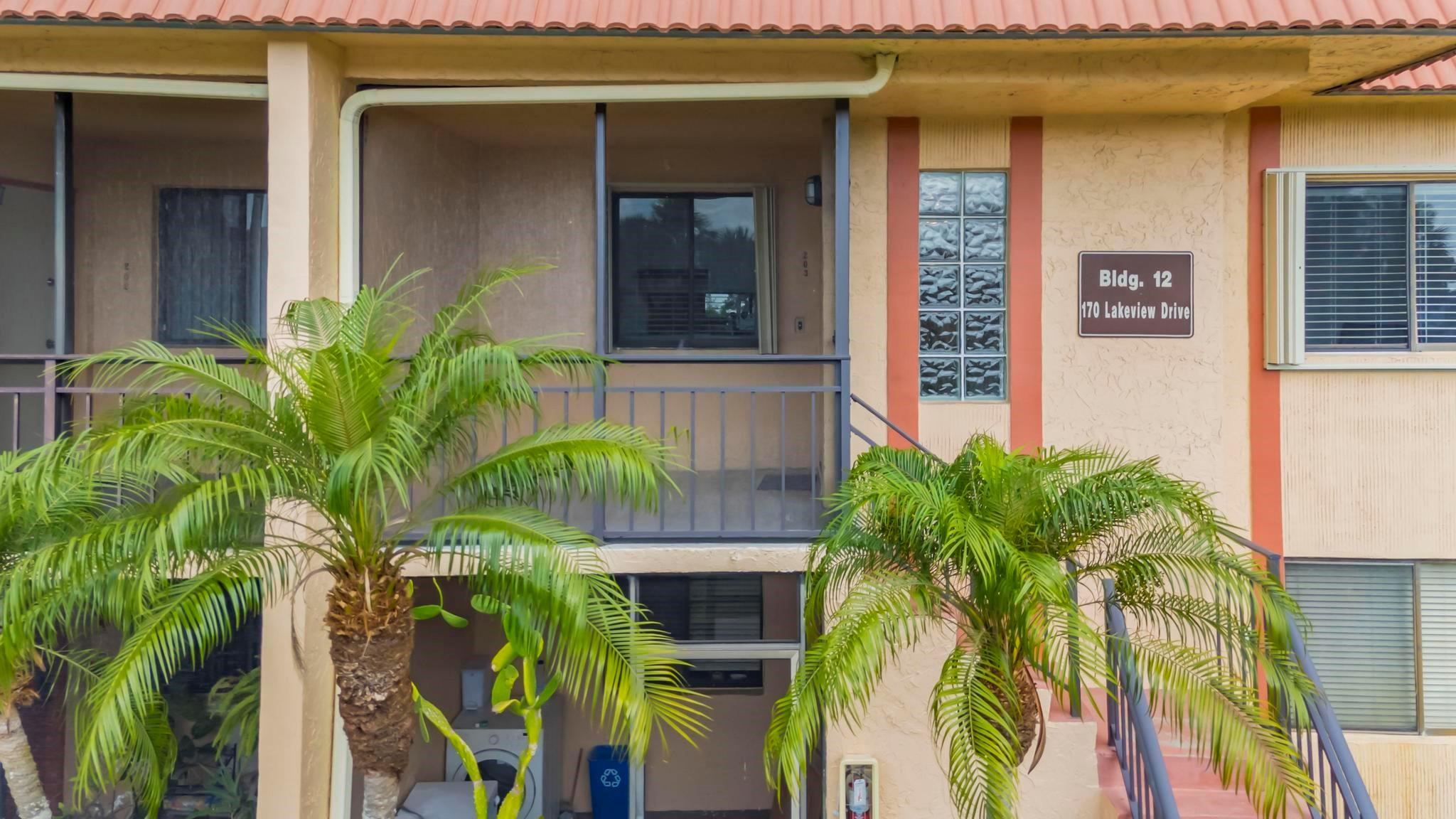 170 Lakeview Dr #203 Weston, FL 33326