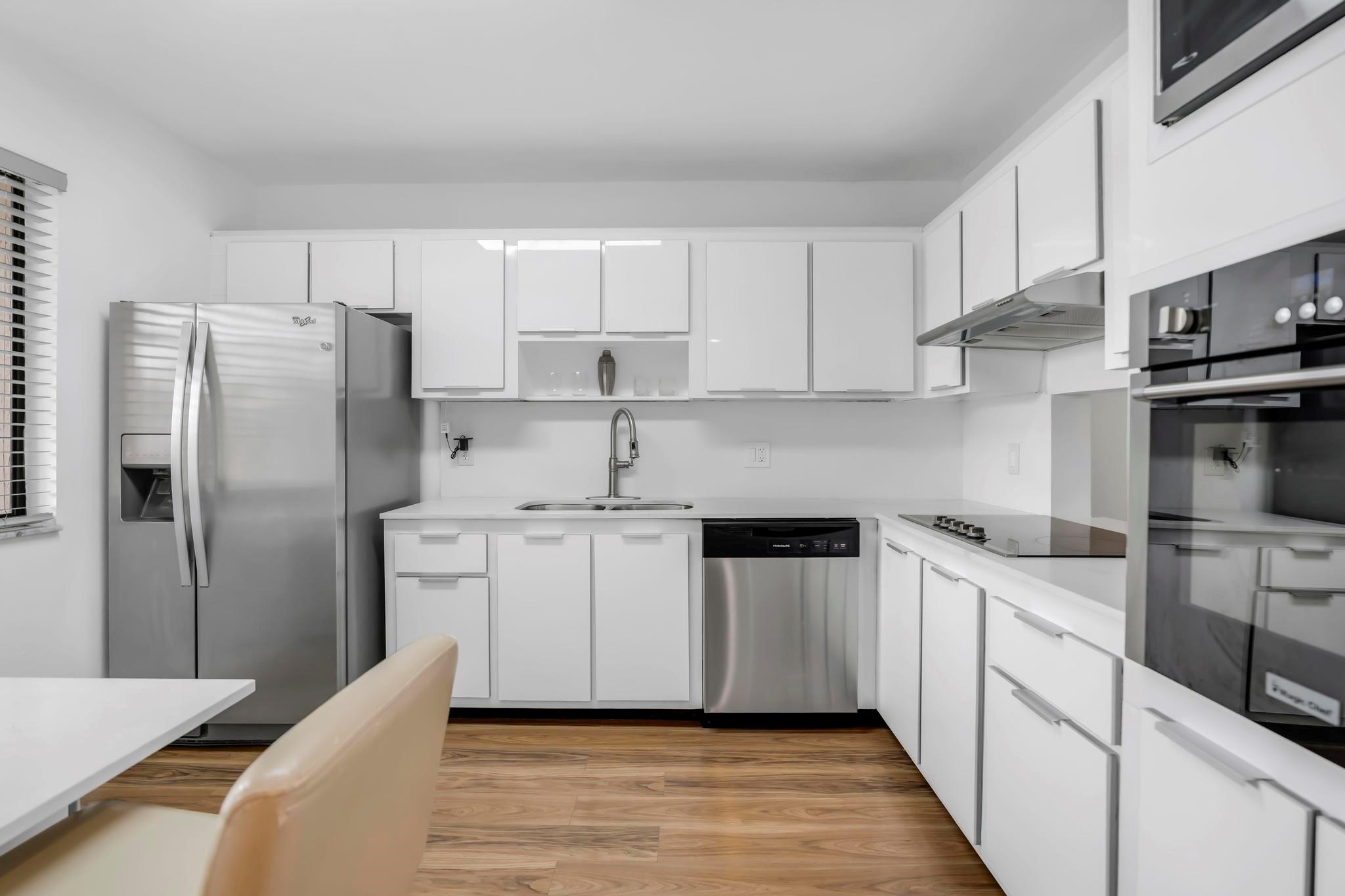 170 Lakeview Dr #203 Weston, FL 33326