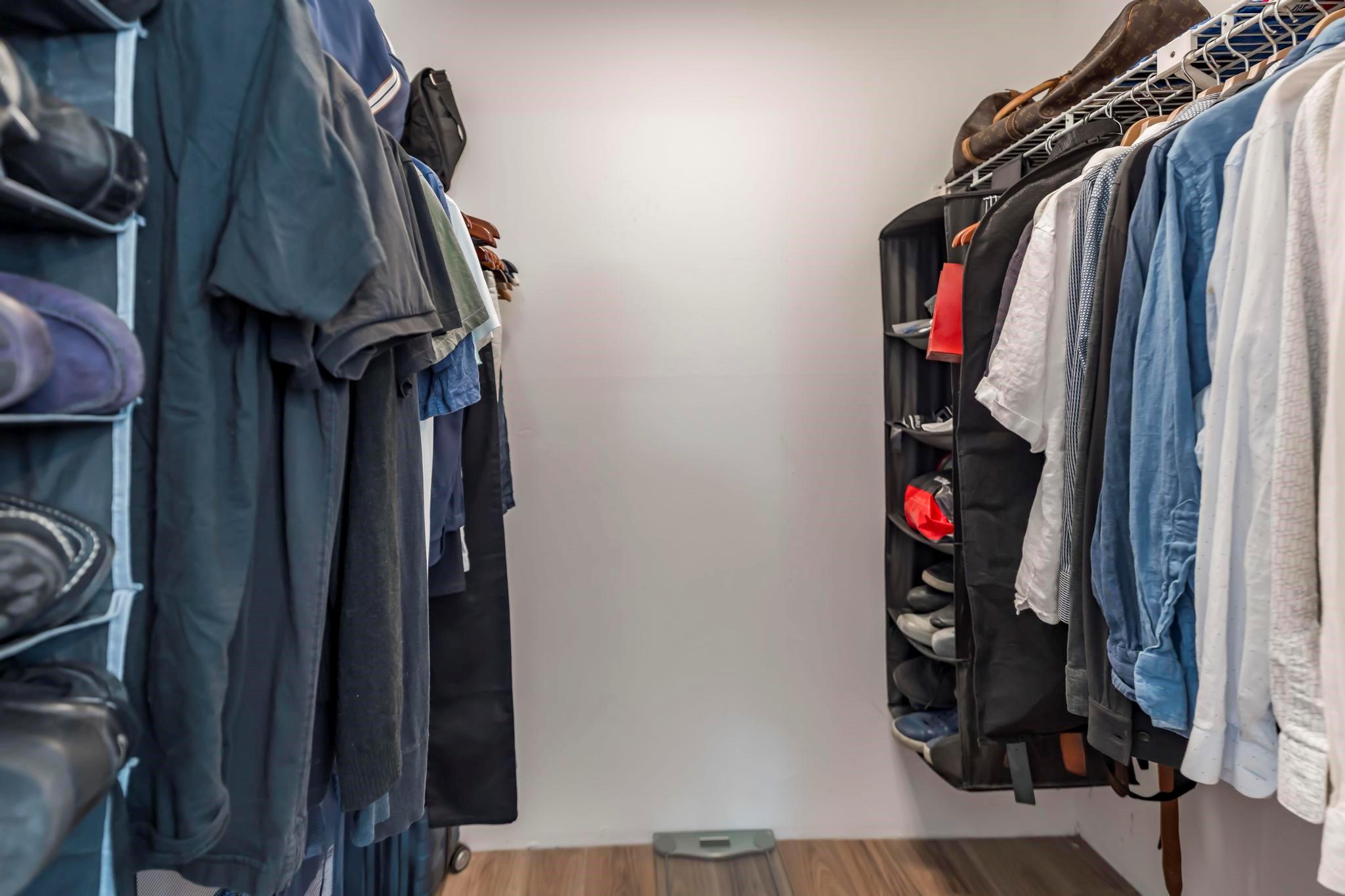 170 Lakeview Dr #203 Weston, FL 33326