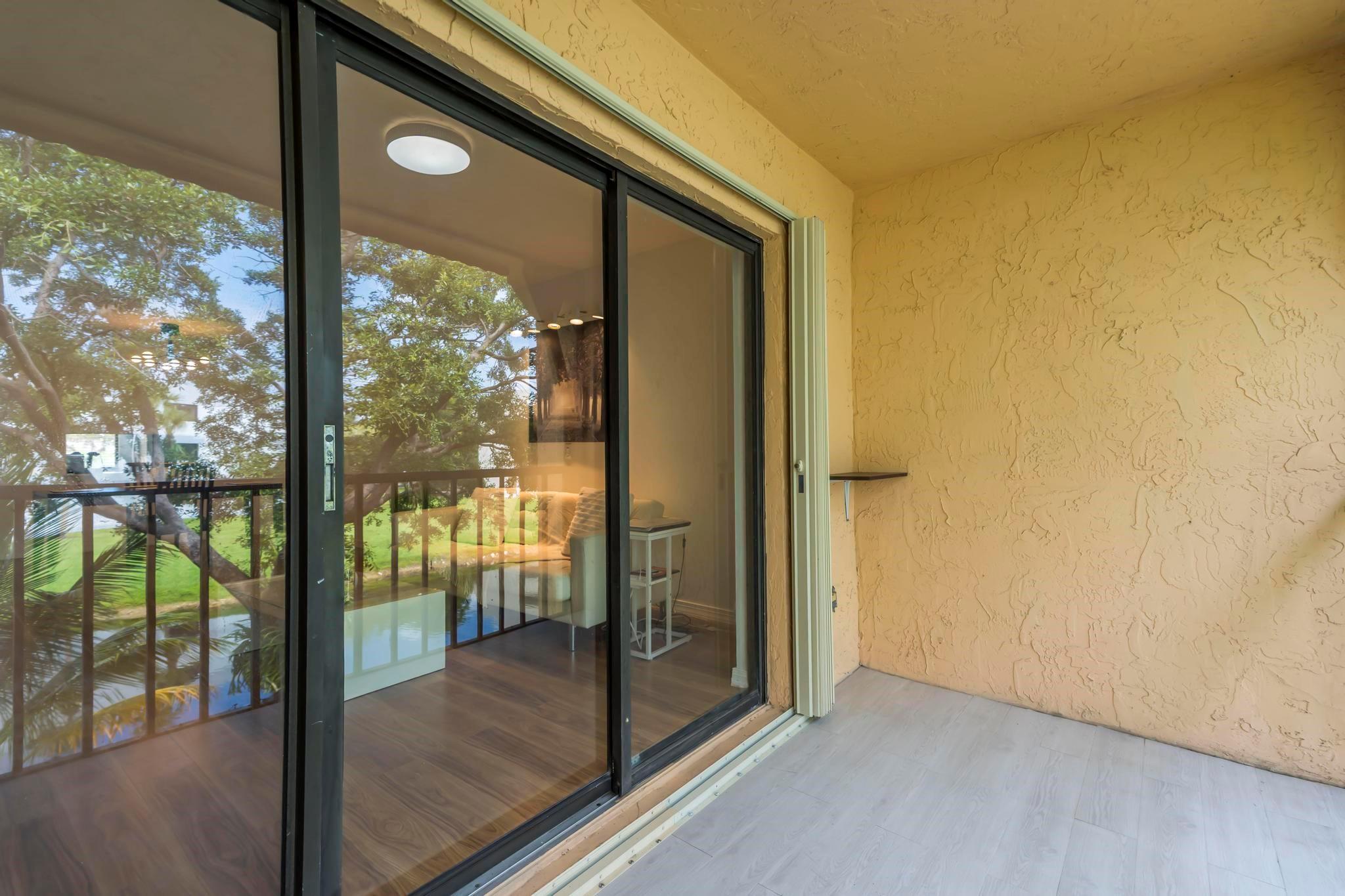 170 Lakeview Dr #203 Weston, FL 33326