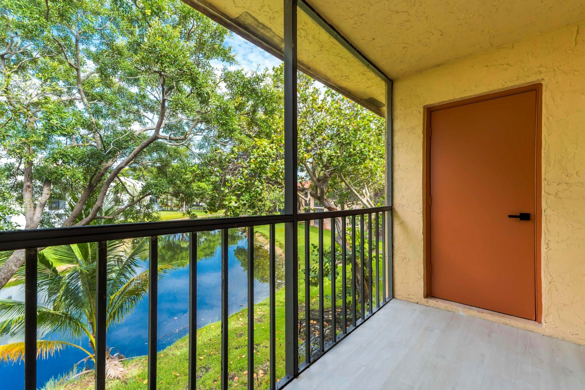 170 Lakeview Dr #203 Weston, FL 33326