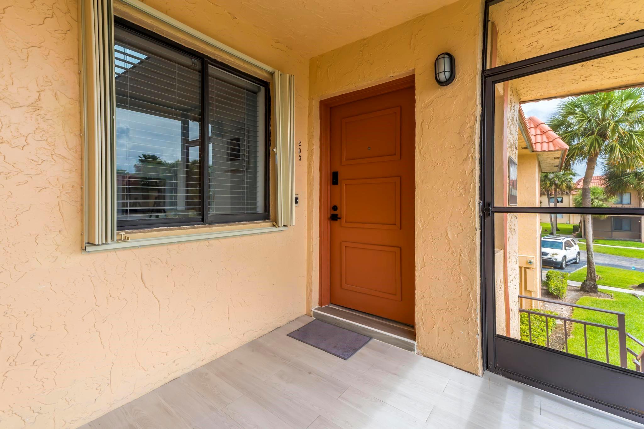 170 Lakeview Dr #203 Weston, FL 33326