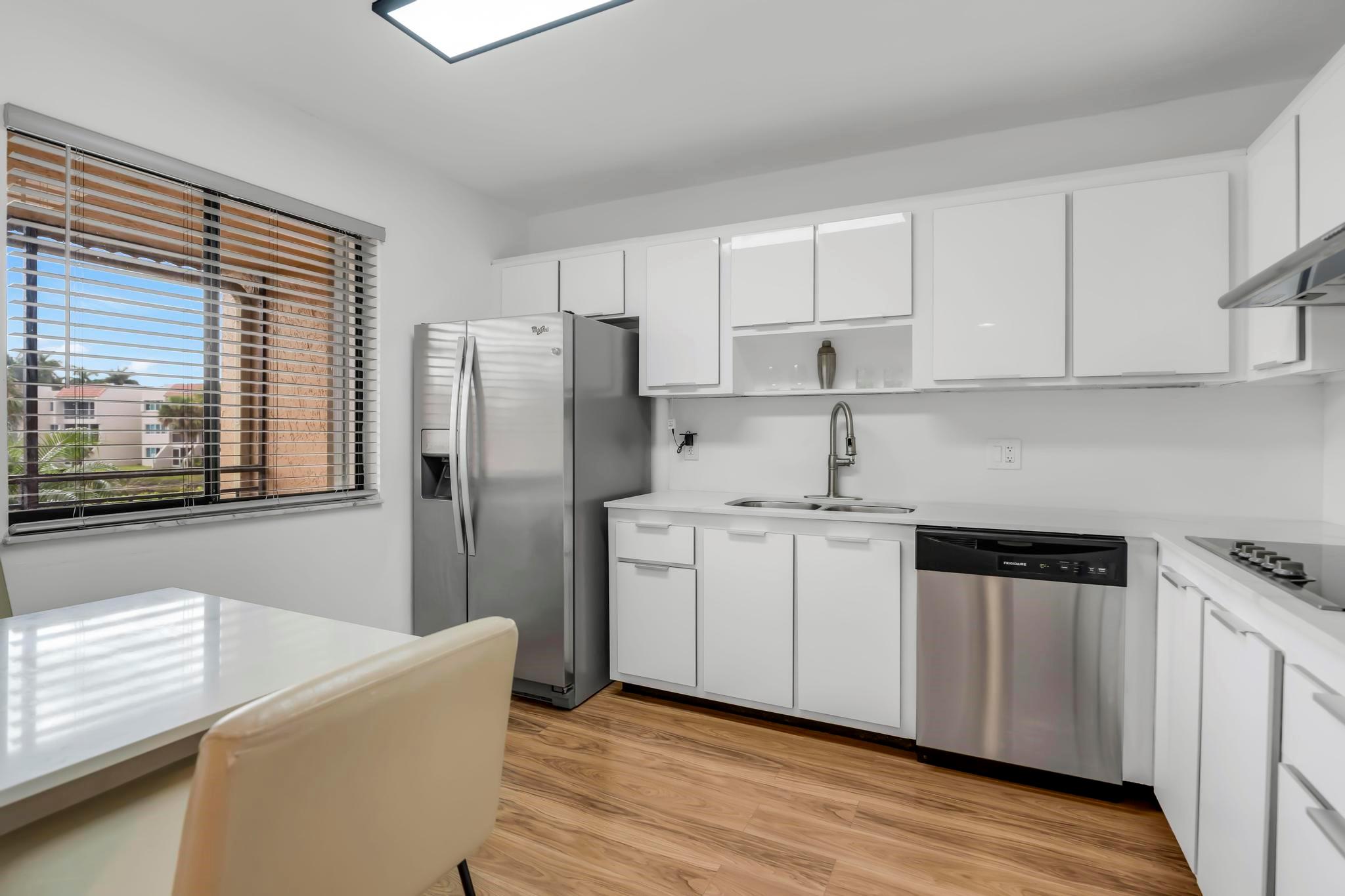 170 Lakeview Dr #203 Weston, FL 33326