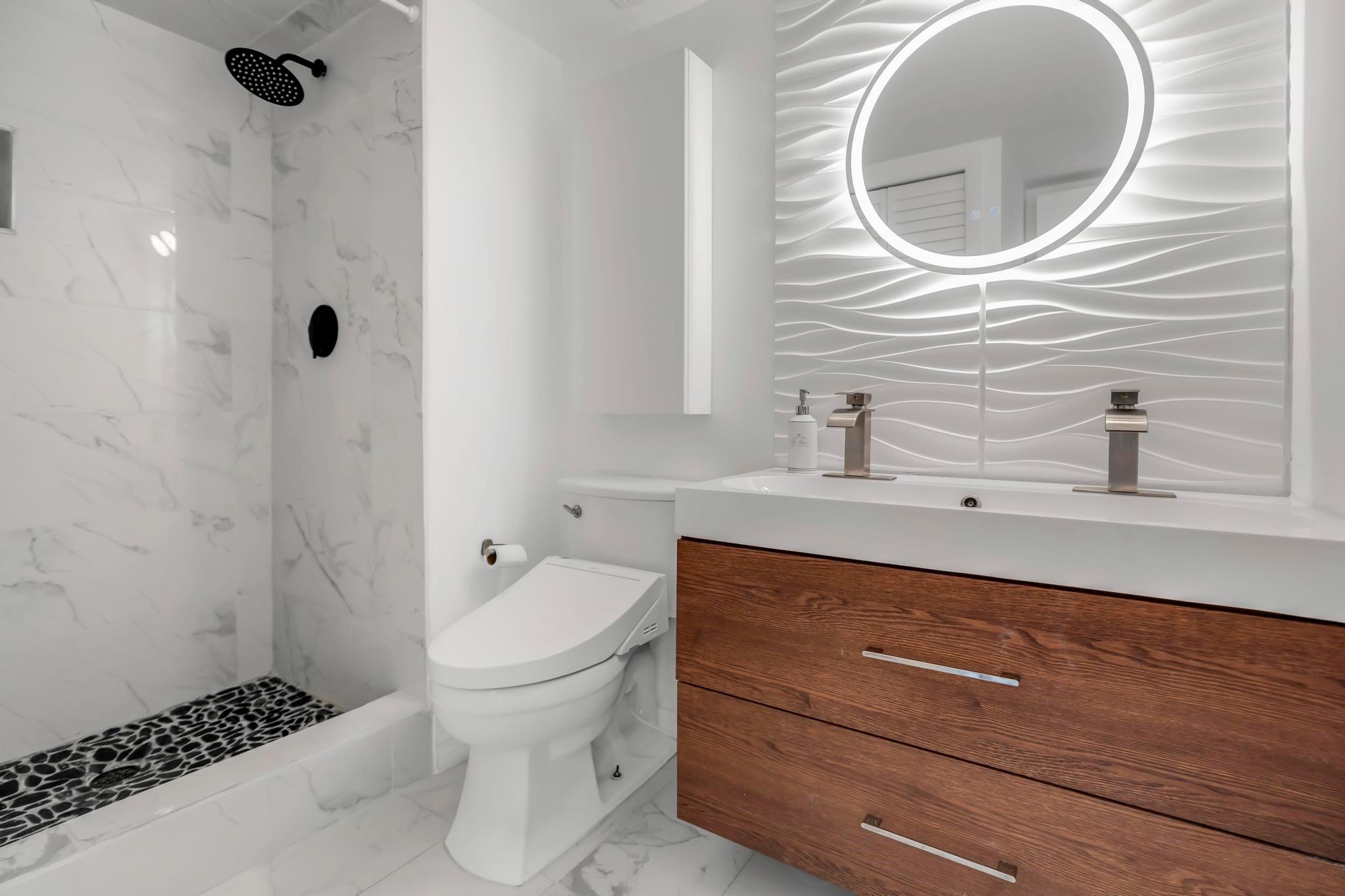 170 Lakeview Dr #203 Weston, FL 33326