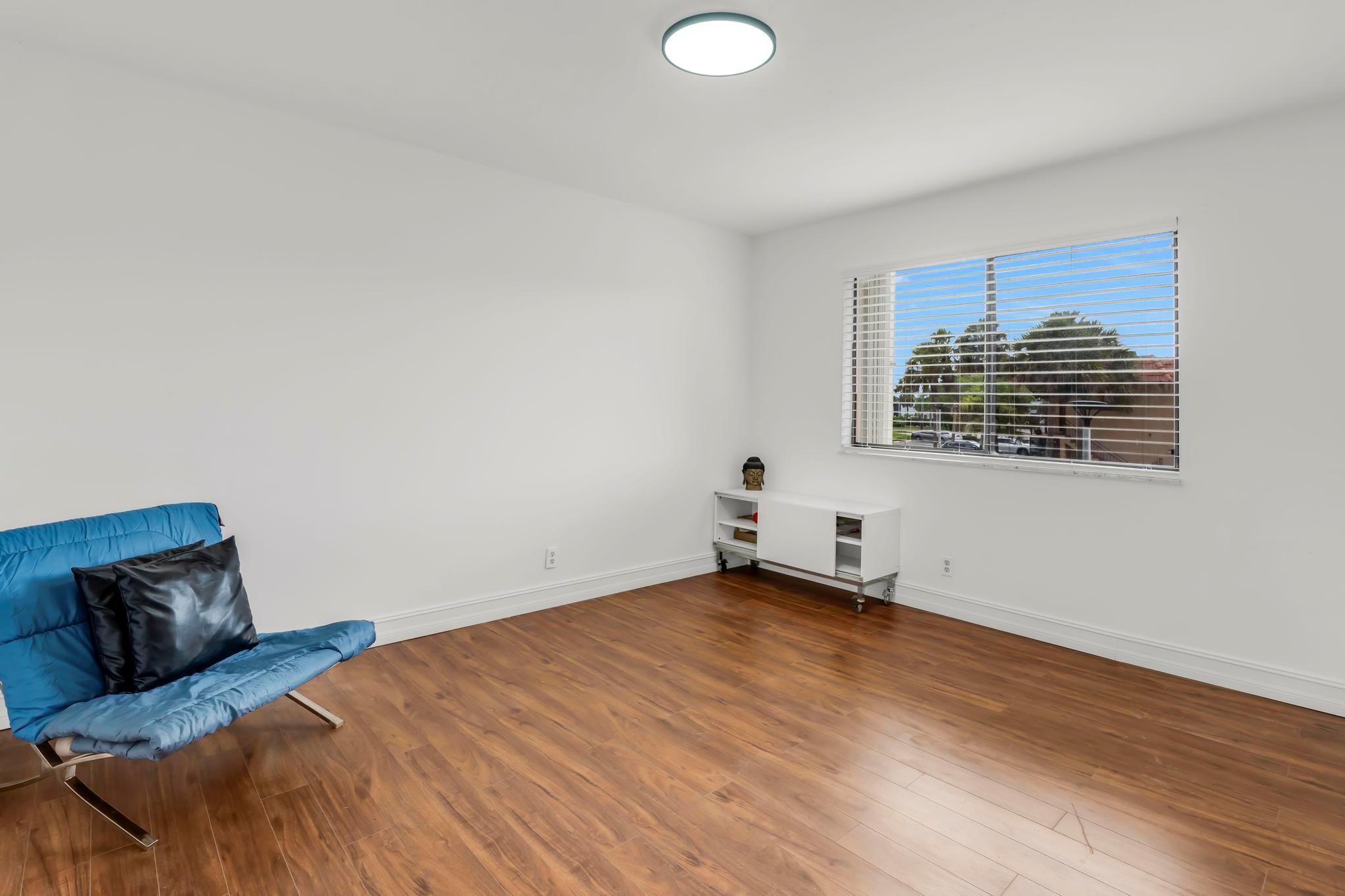 170 Lakeview Dr #203 Weston, FL 33326