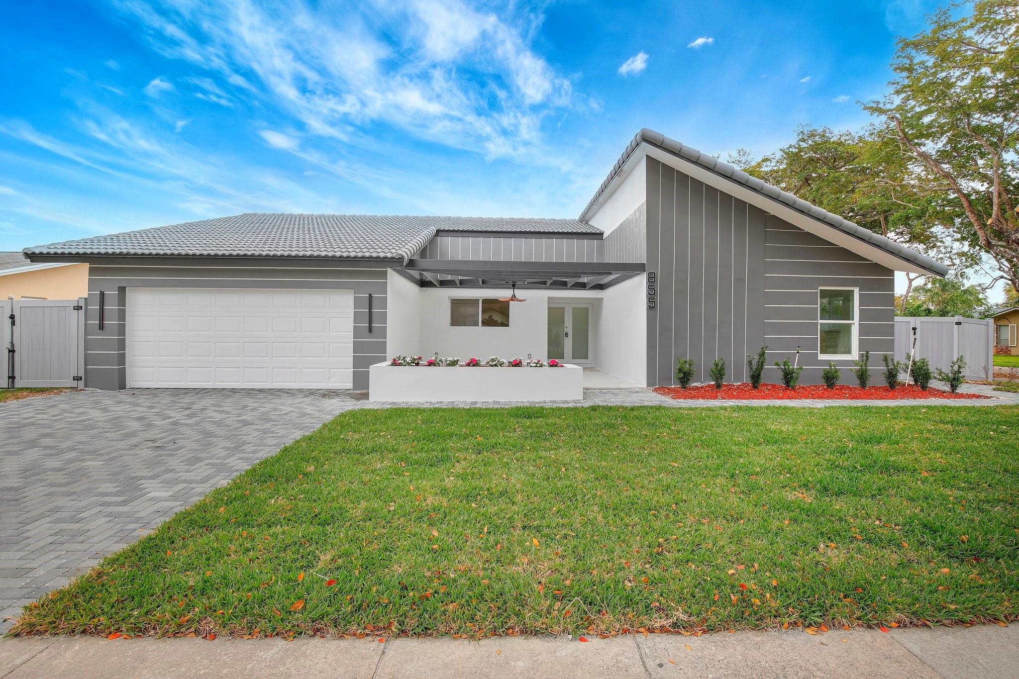 855 NW 76th Ter
