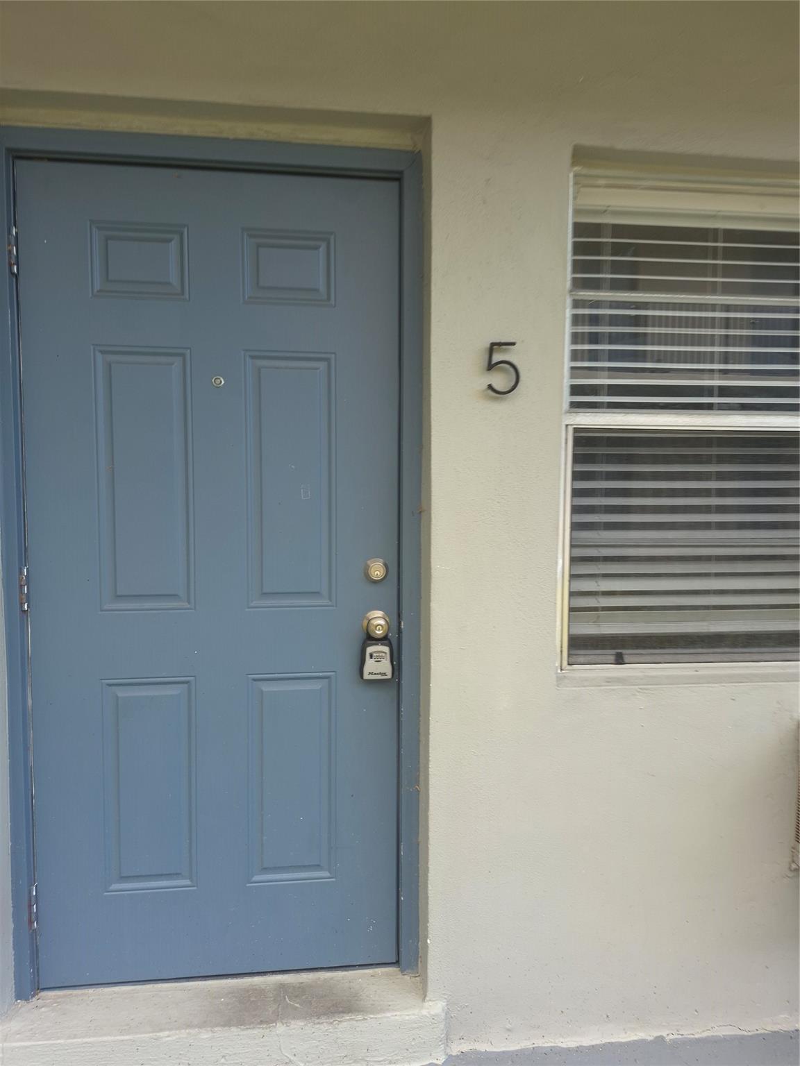 1630 N 25th Ave #5