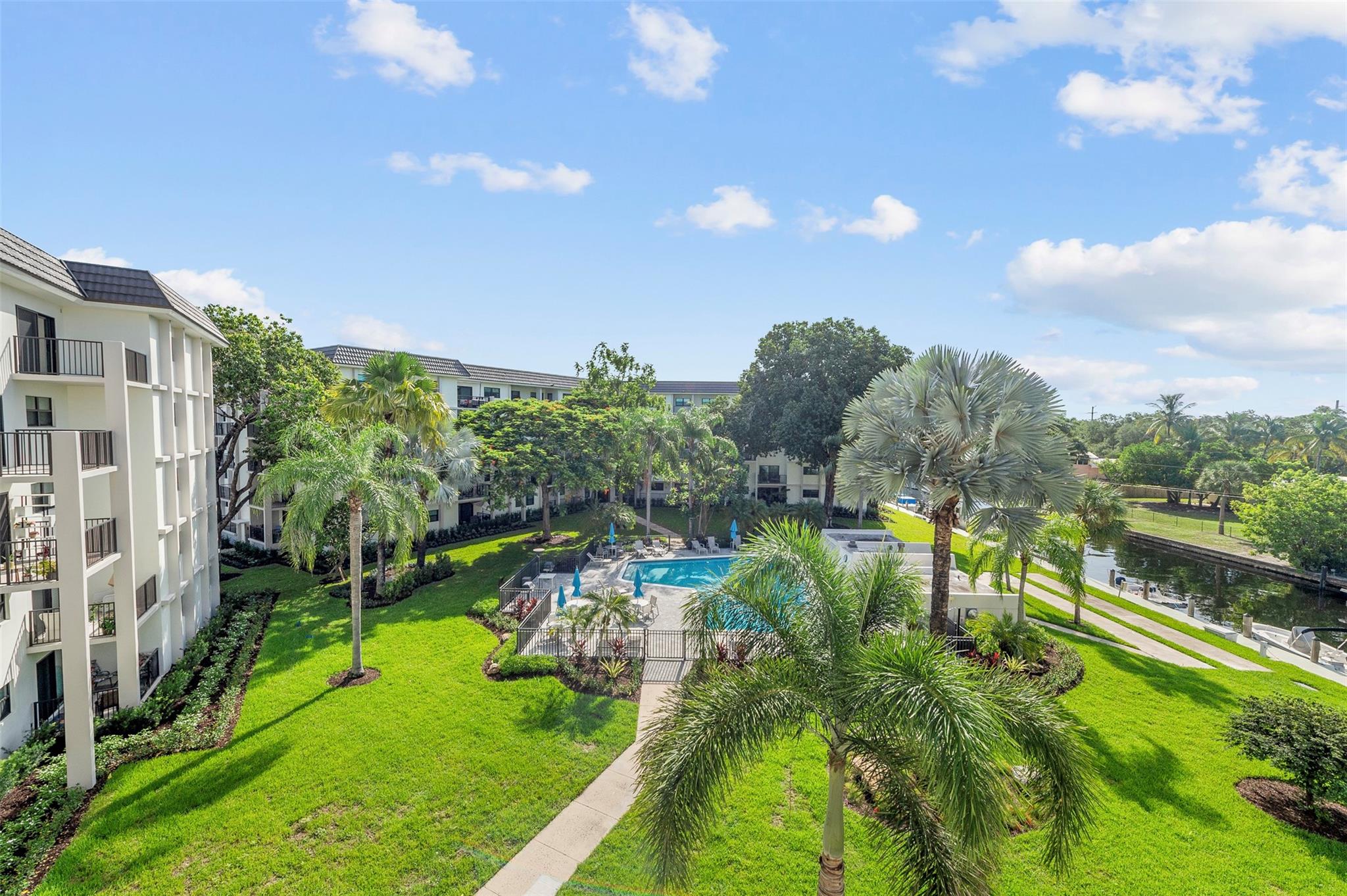 1000 River Reach Dr #402