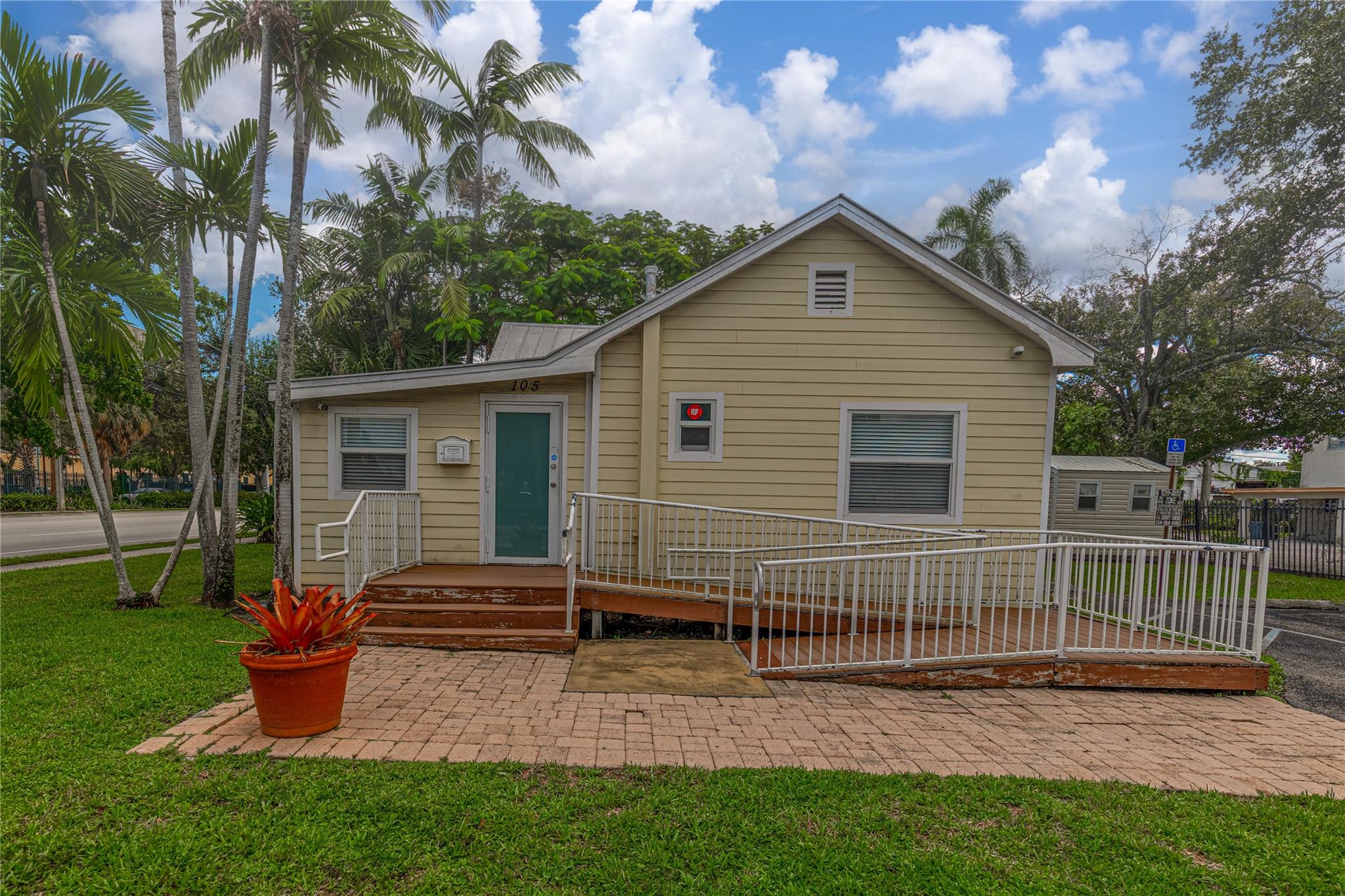 105 S Avenue Of The Arts