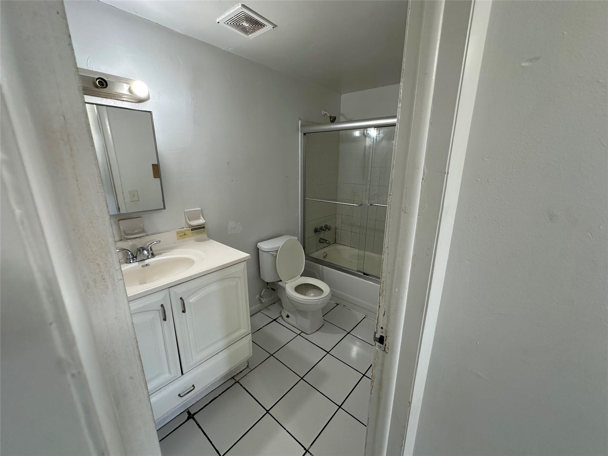 3700 NW 21st St #411