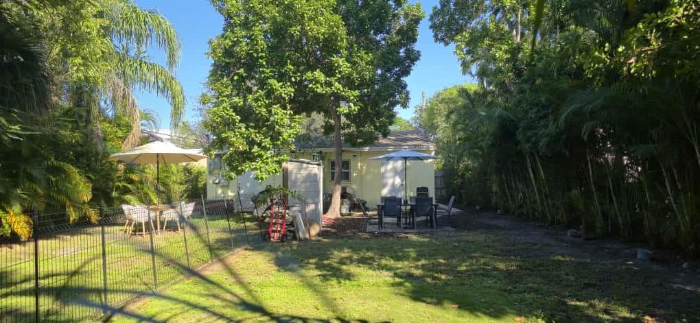 1215 NE 13th Ave Fort Lauderdale, FL 33304