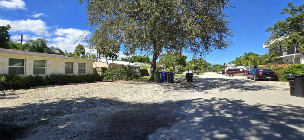 1215 NE 13th Ave Fort Lauderdale, FL 33304