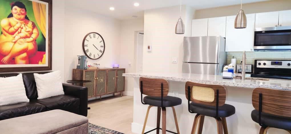 1215 NE 13th Ave Fort Lauderdale, FL 33304