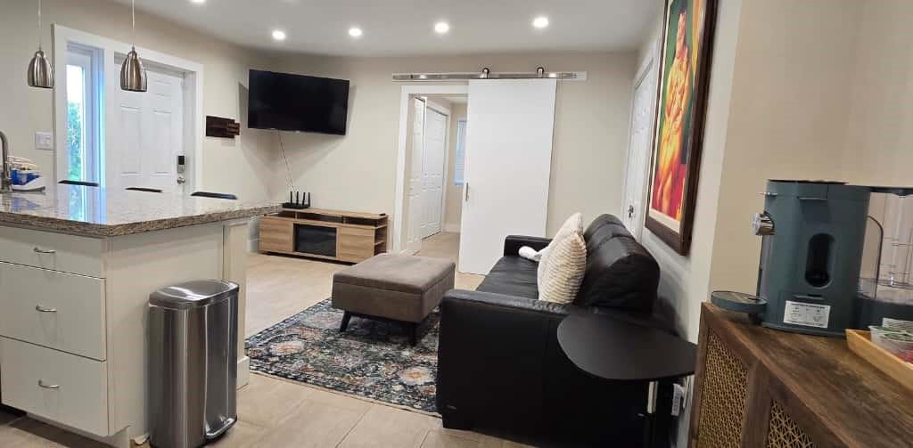 1215 NE 13th Ave Fort Lauderdale, FL 33304