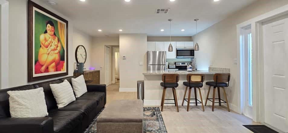 1215 NE 13th Ave Fort Lauderdale, FL 33304