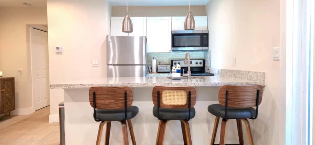 1215 NE 13th Ave Fort Lauderdale, FL 33304