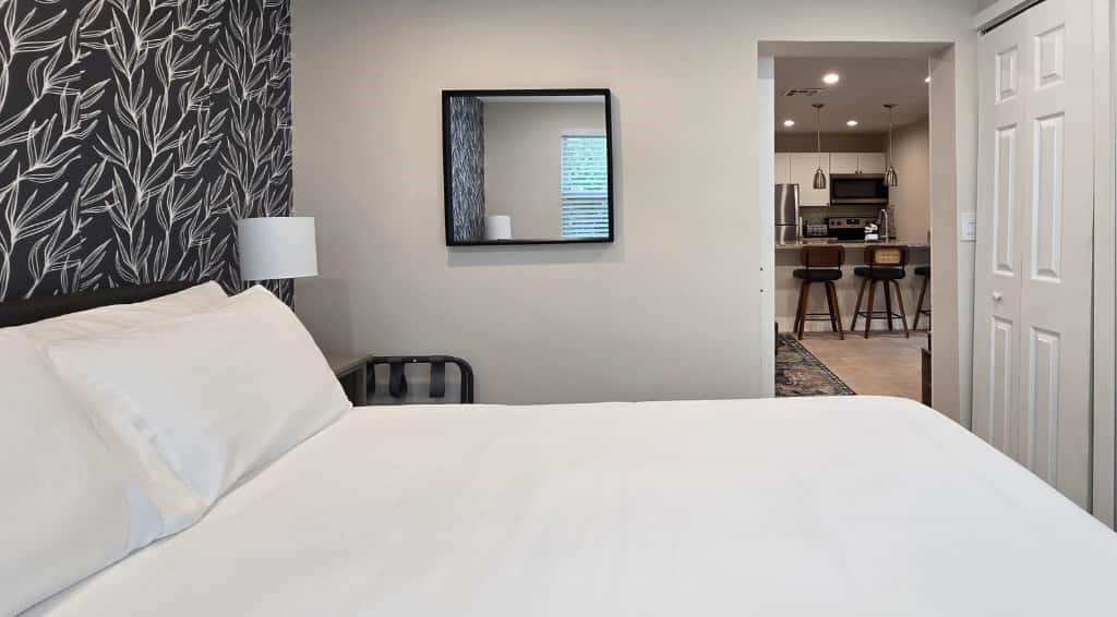 1215 NE 13th Ave Fort Lauderdale, FL 33304