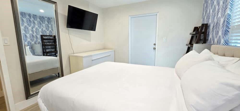 1215 NE 13th Ave Fort Lauderdale, FL 33304