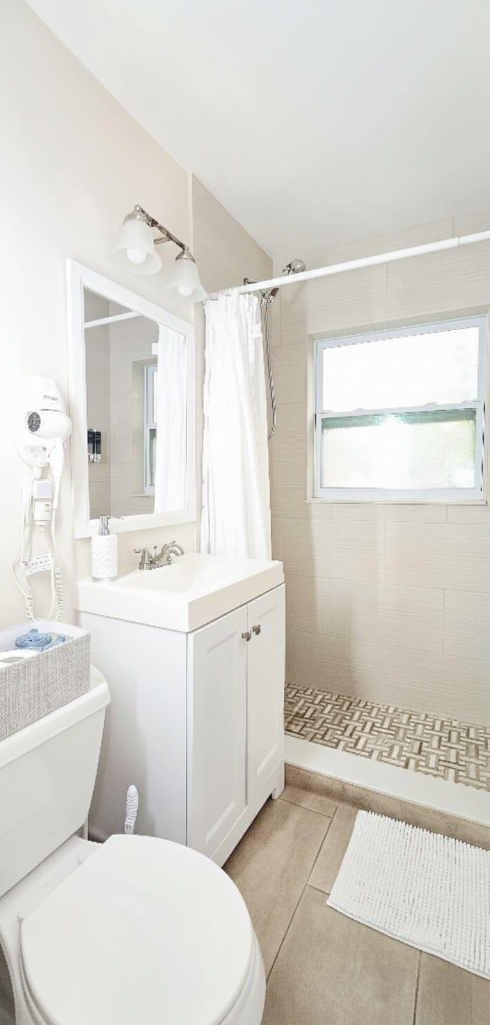 1215 NE 13th Ave Fort Lauderdale, FL 33304