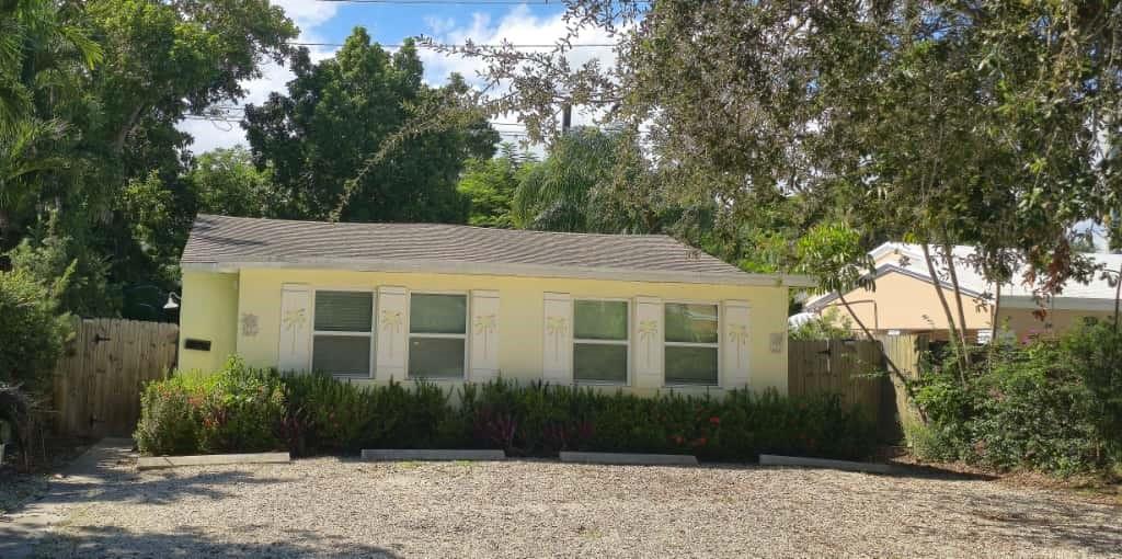 1215 NE 13th Ave Fort Lauderdale, FL 33304