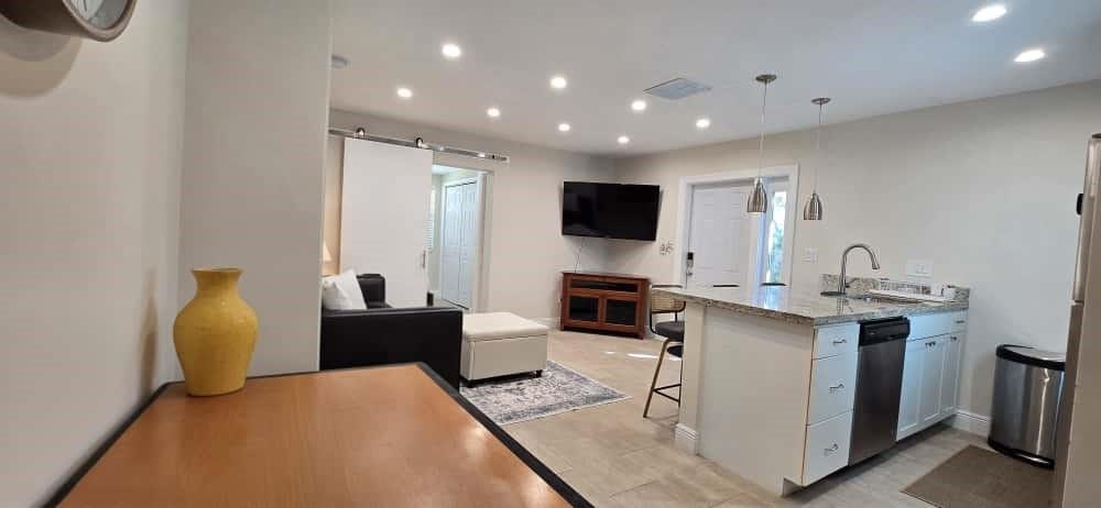 1215 NE 13th Ave Fort Lauderdale, FL 33304