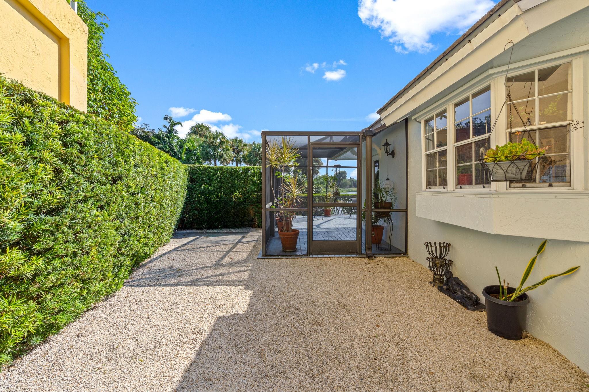 9860 NW 47th Ter Doral, FL 33178